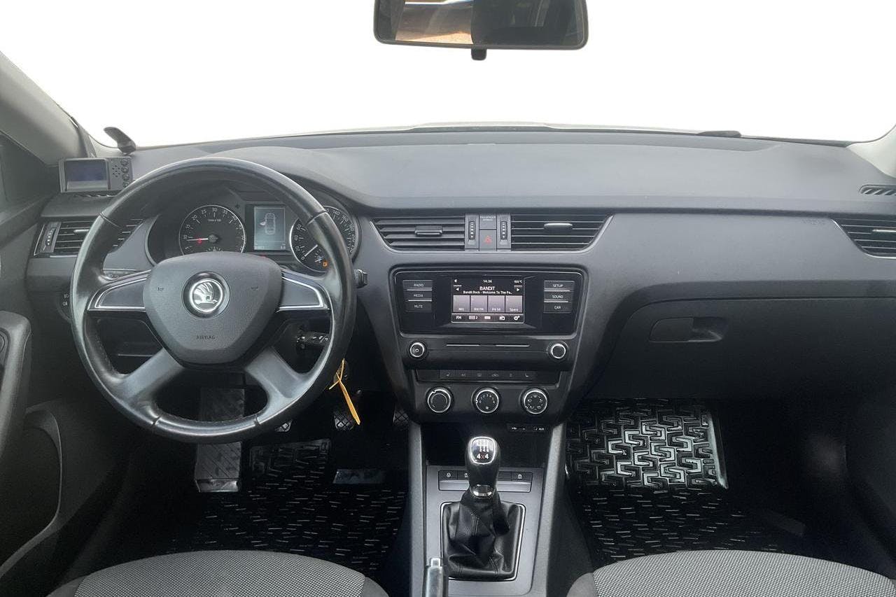 Skoda Octavia III 1.6 TDI CR Combi 4X4 (105hk) - 84 810 km - Manual - white - 2015