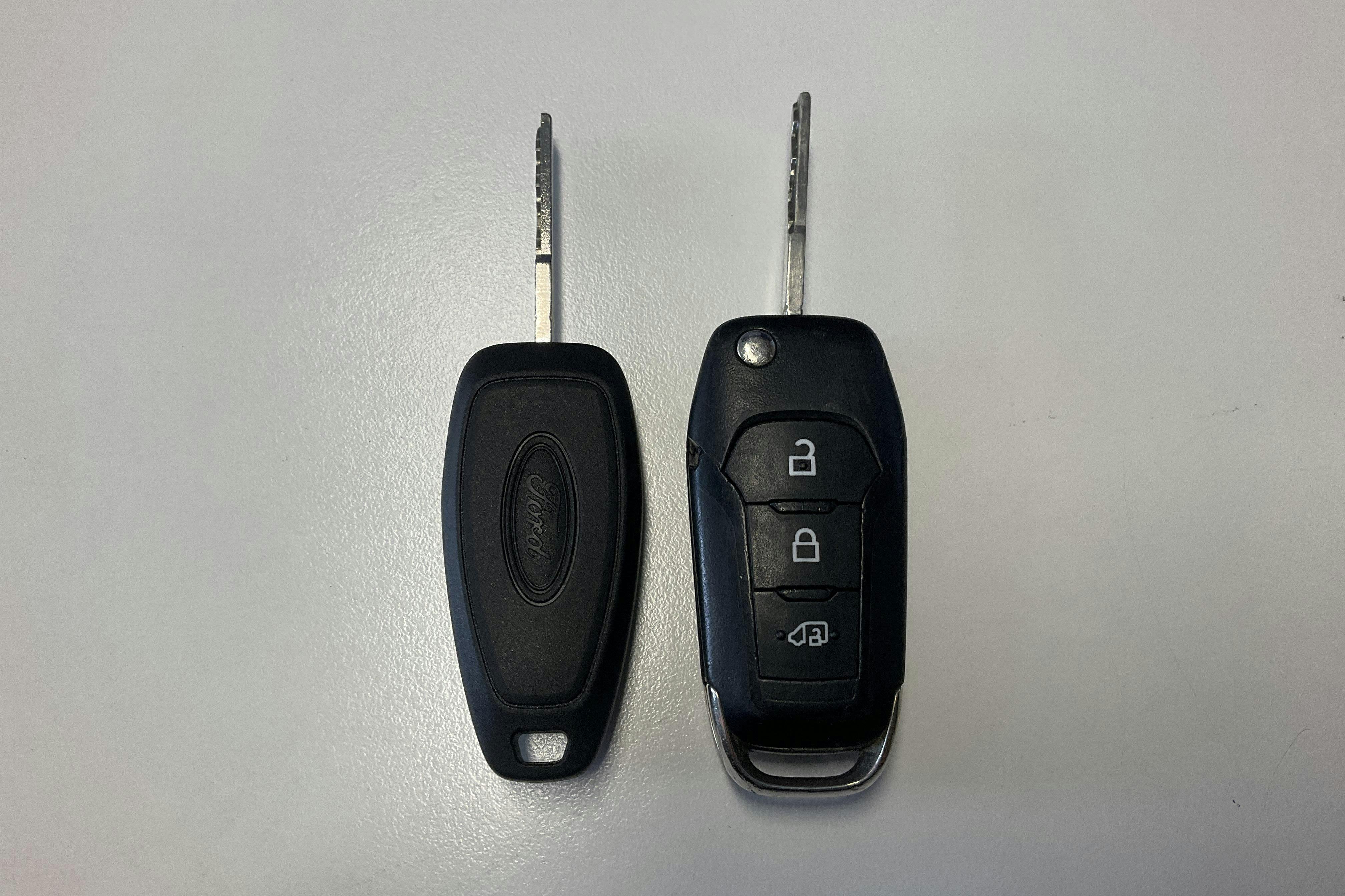 Ford Transit Connect 1.5 EcoBlue (100hk) - 19 567 mil - Automat - vit - 2019