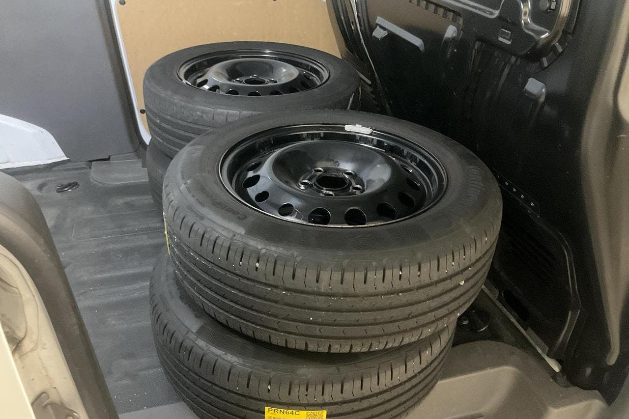 Ford Transit Connect 1.5 EcoBlue (100hk) - 19 567 mil - Automat - vit - 2019