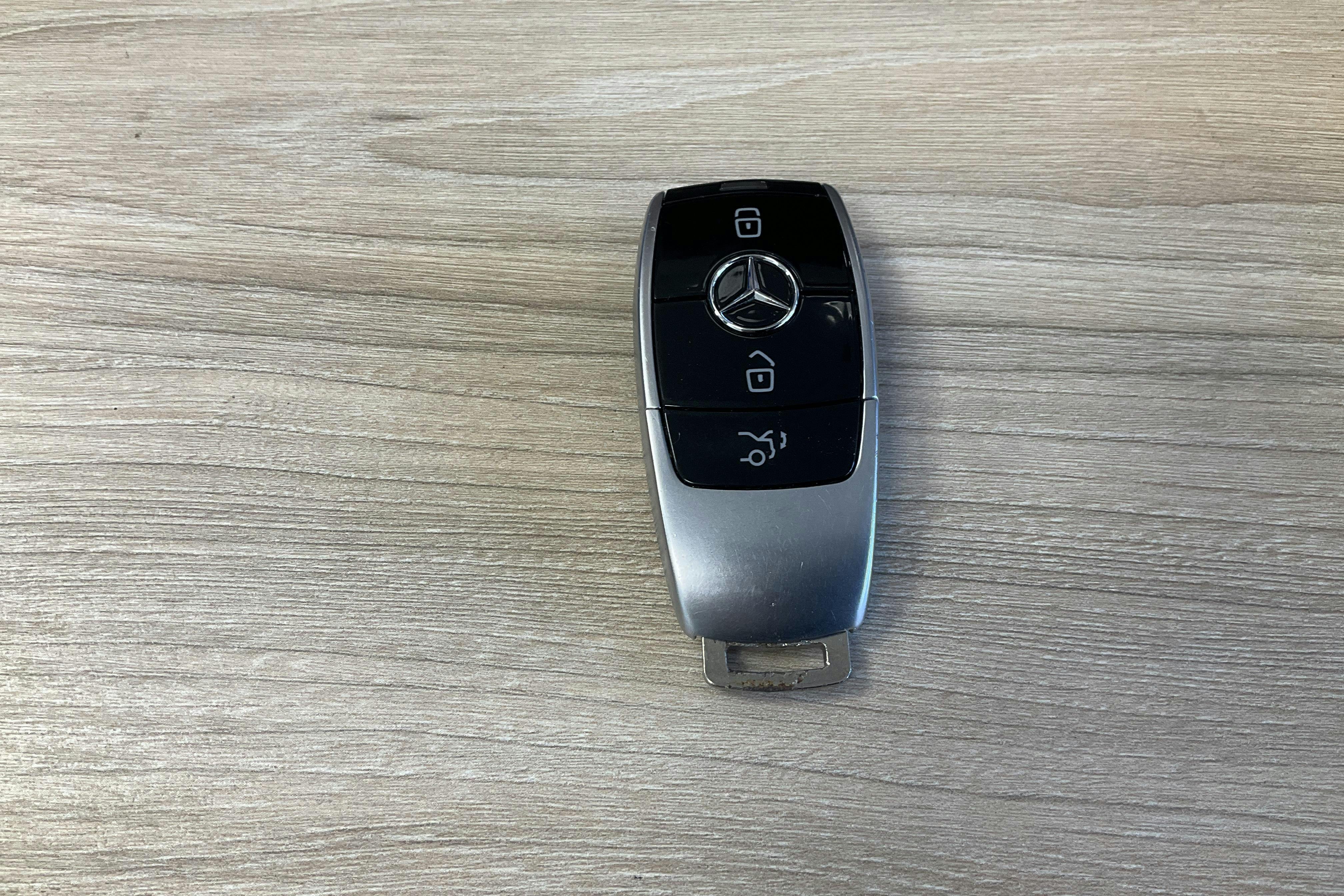 Mercedes E 220 d Kombi S213 (194hk) - 16 682 mil - Automat - svart - 2017