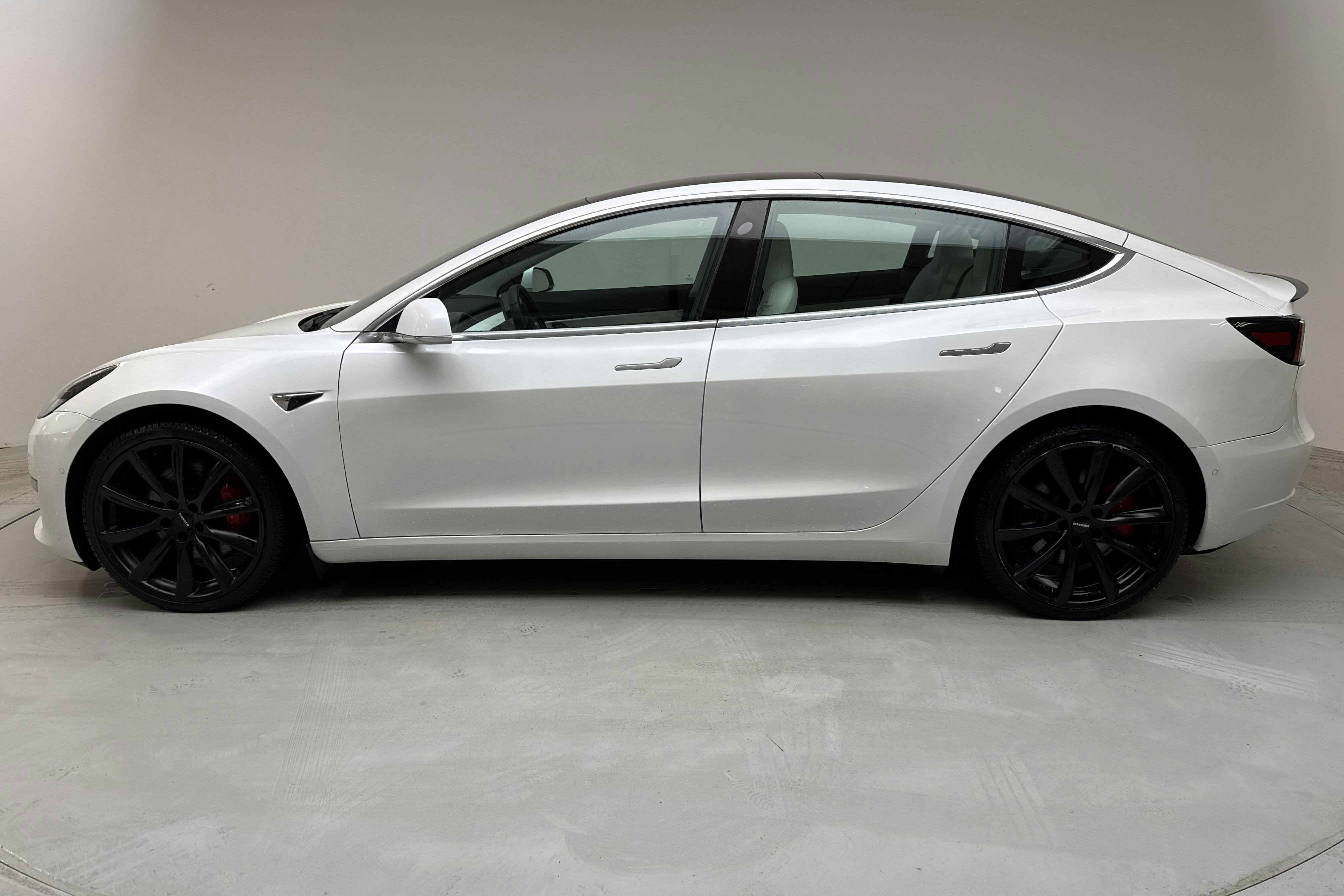 Tesla Model 3 Performance AWD - 102 390 km - Automaattinen - valkoinen - 2020