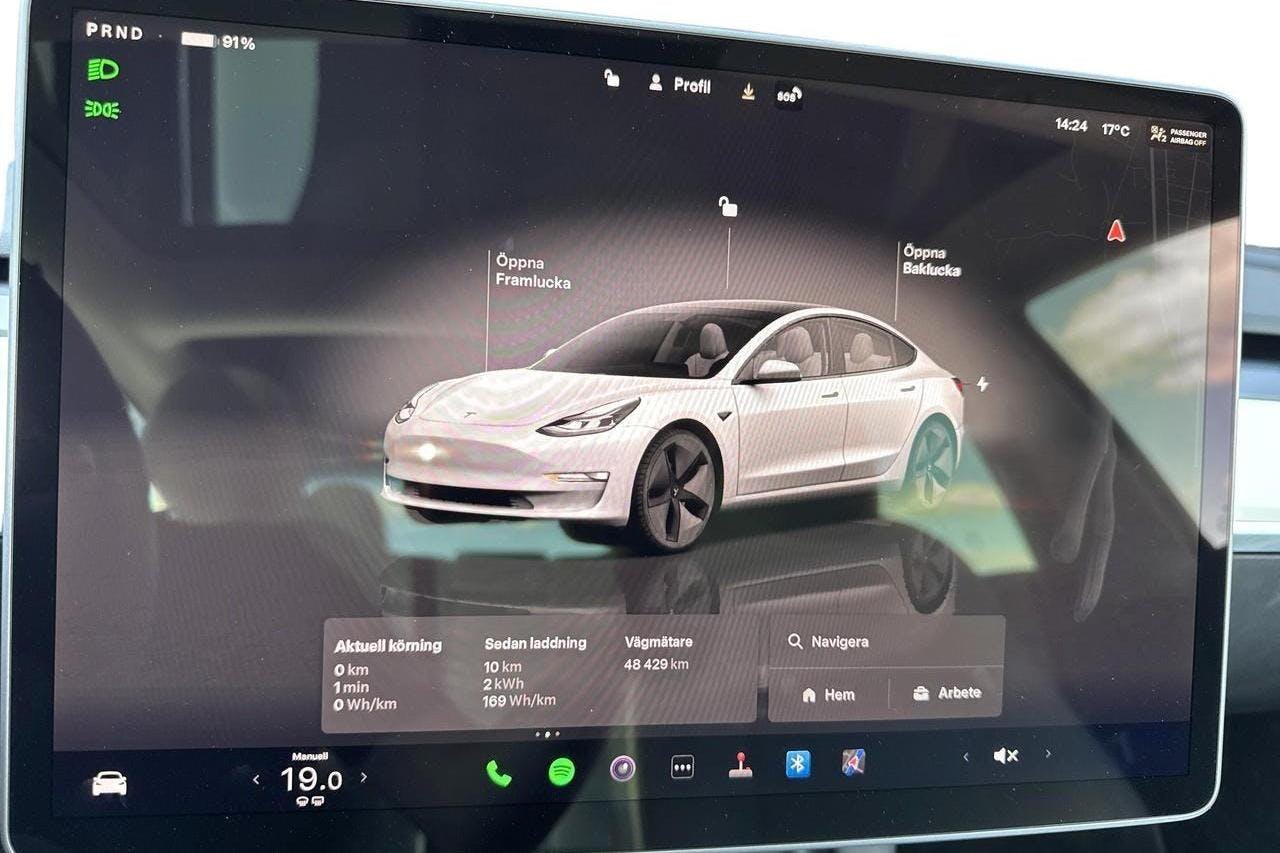 Tesla Model 3 Standard Range RWD - 48 420 km - Automatic - white - 2023