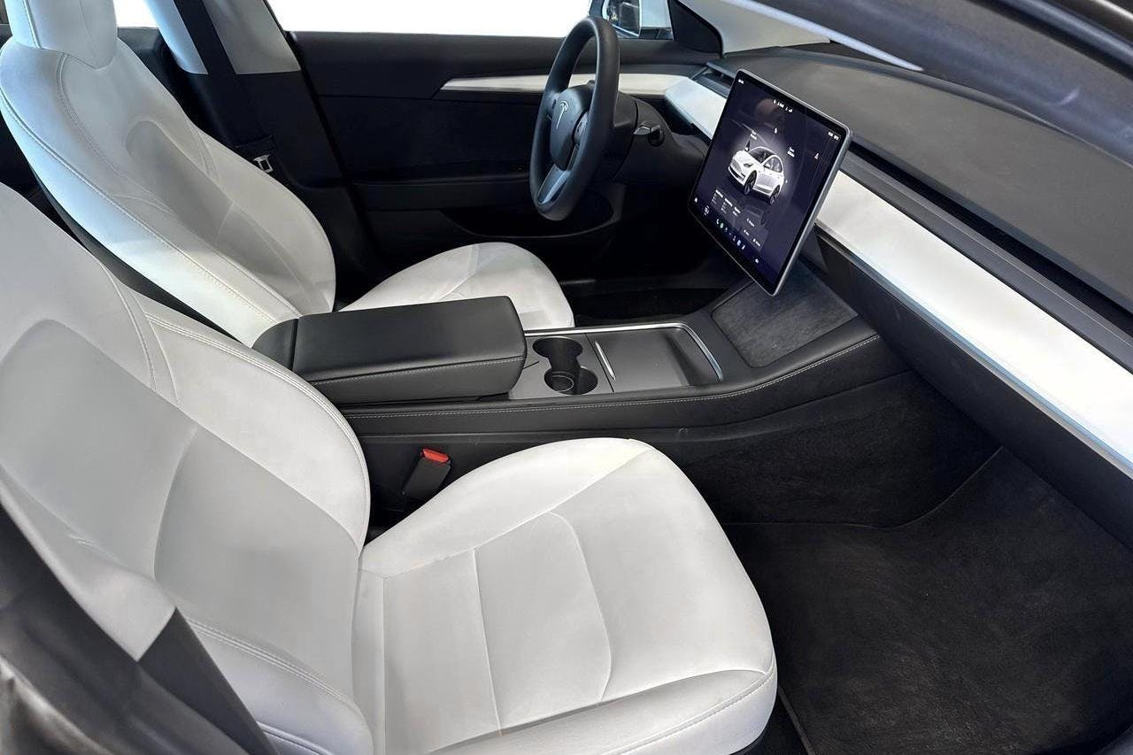 Tesla Model 3 Standard Range RWD - 48 420 km - Automatic - white - 2023