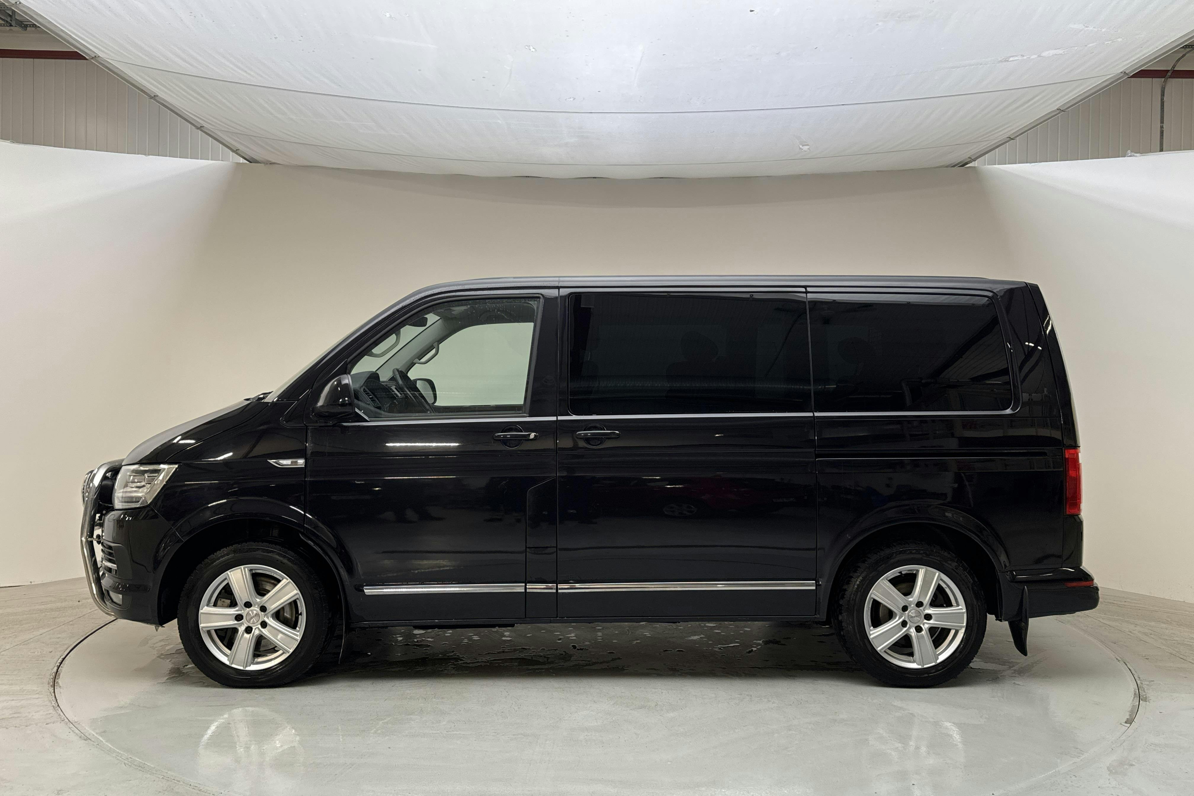 VW Multivan T6 2.0 TDI BMT 4MOTION (204hk) - 220 300 km - Automaatne - must - 2017