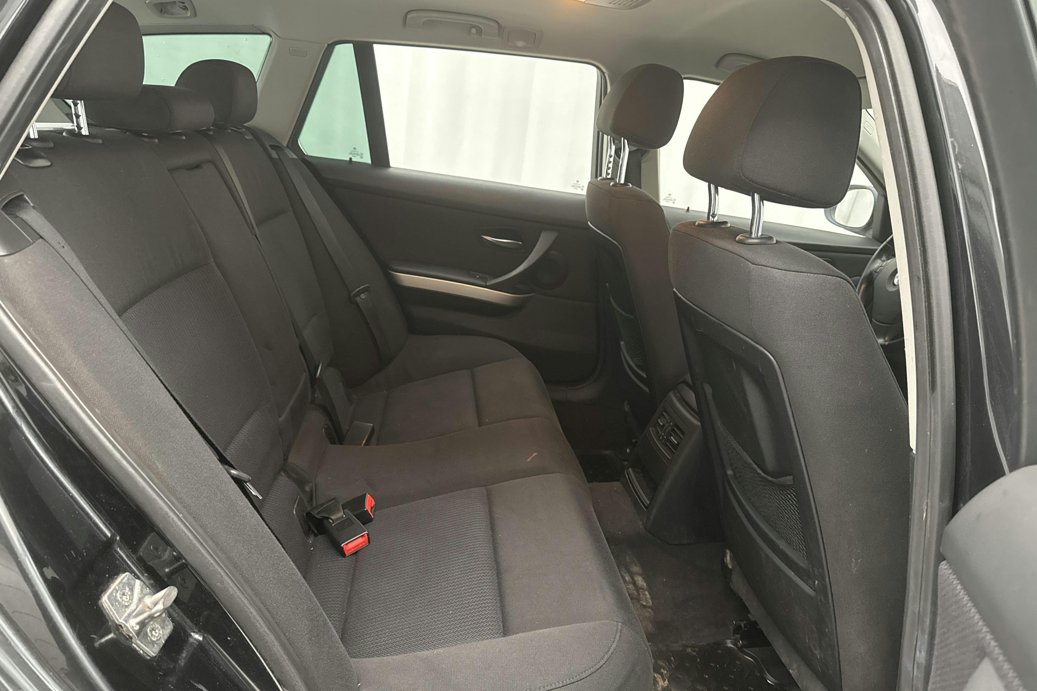 BMW 320d Touring, E91 (184hk) - 312 470 km - Manualna - czarny - 2011