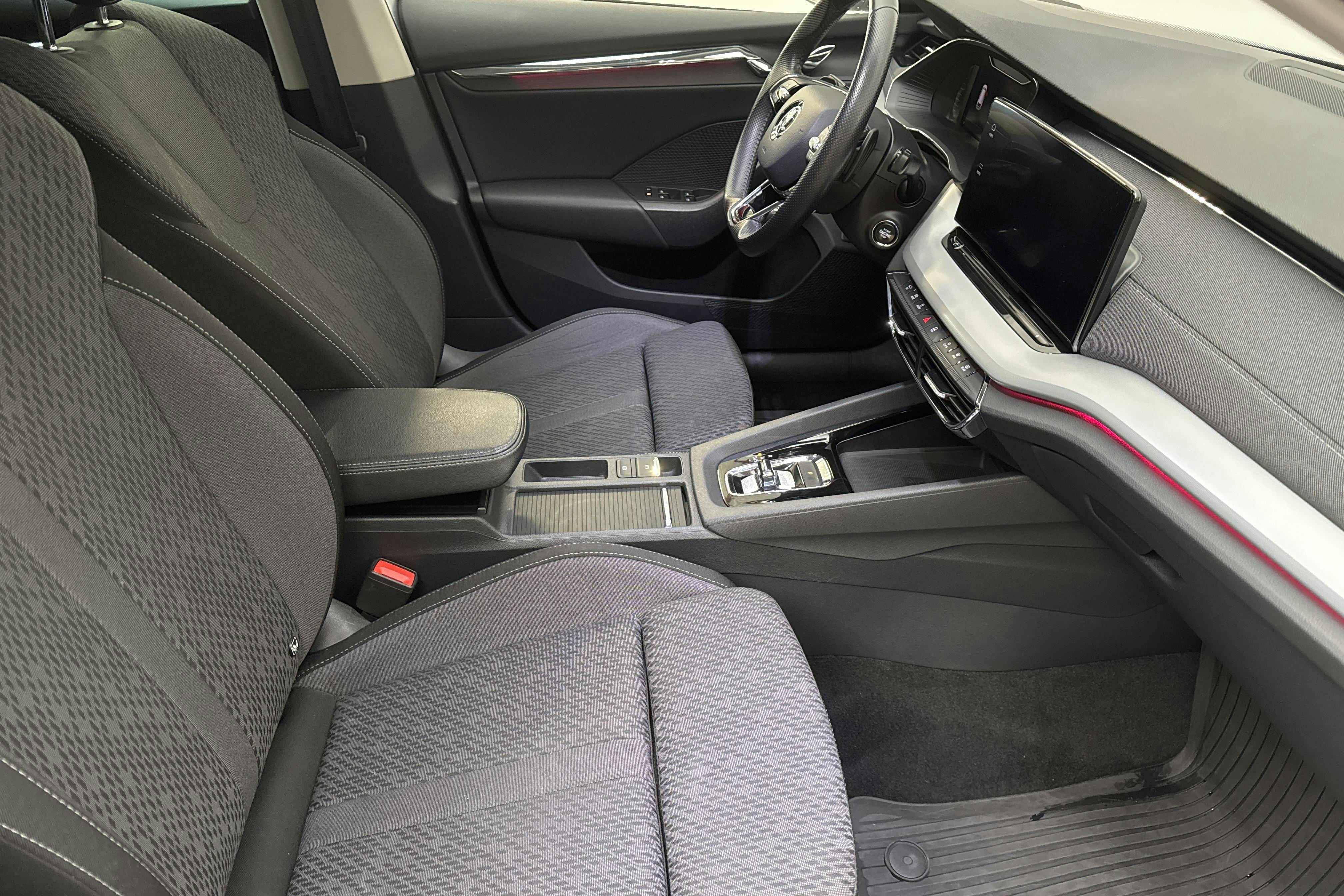 Skoda Octavia 1.4 iV PHEV Combi (204hk) - 83 410 km - Automaattinen - hopea - 2021
