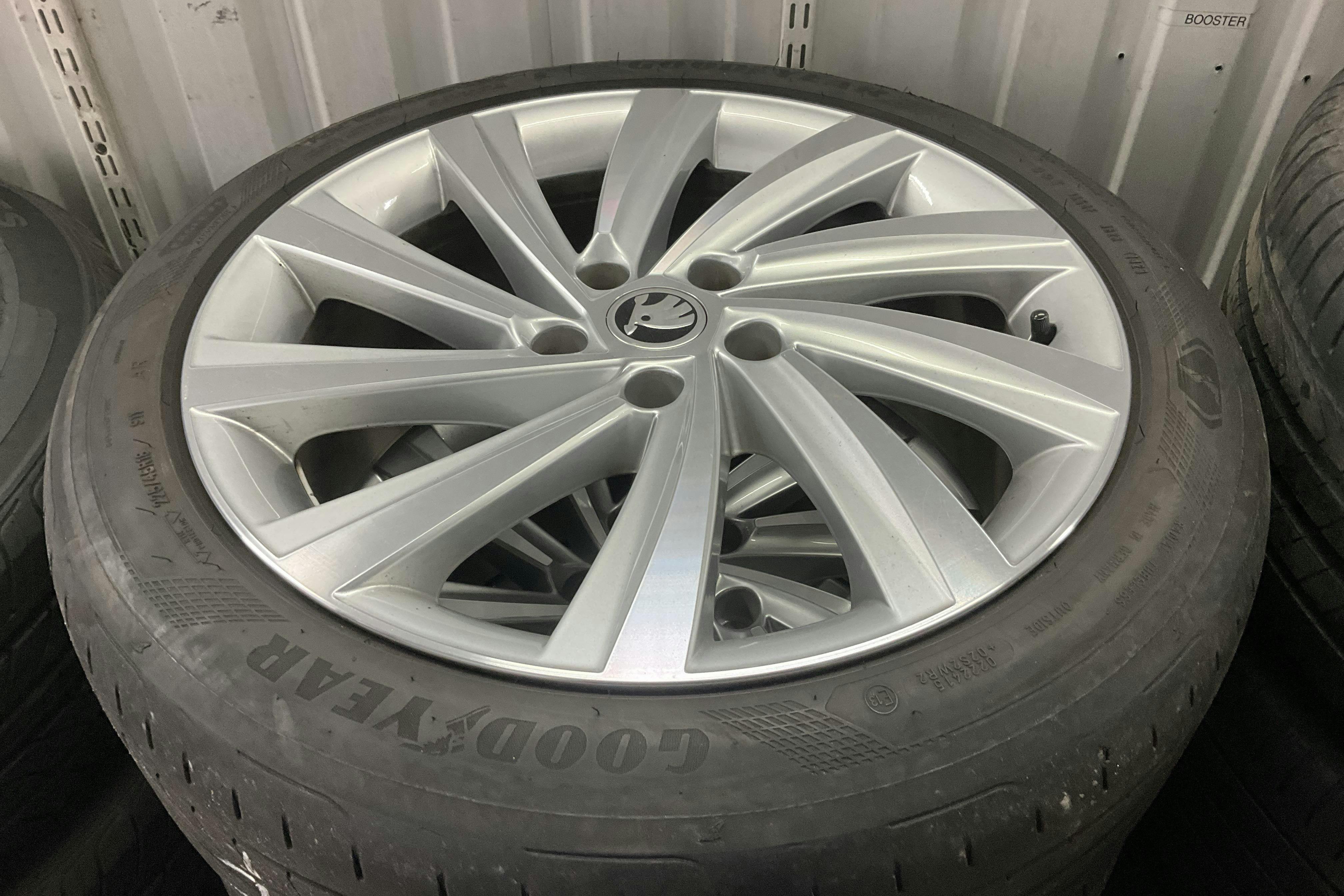Skoda Octavia 1.4 iV PHEV Combi (204hk) - 83 410 km - Automaattinen - hopea - 2021