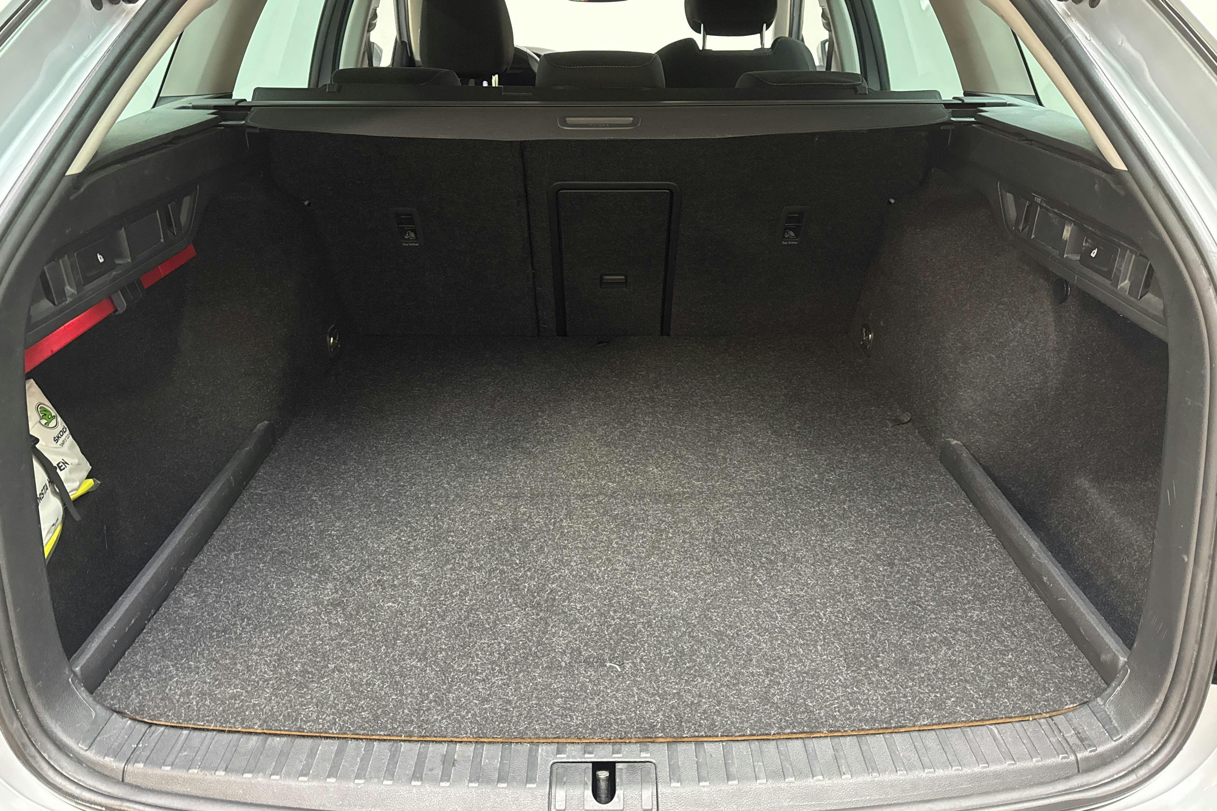 Skoda Octavia 1.4 iV PHEV Combi (204hk) - 83 410 km - Automaattinen - hopea - 2021