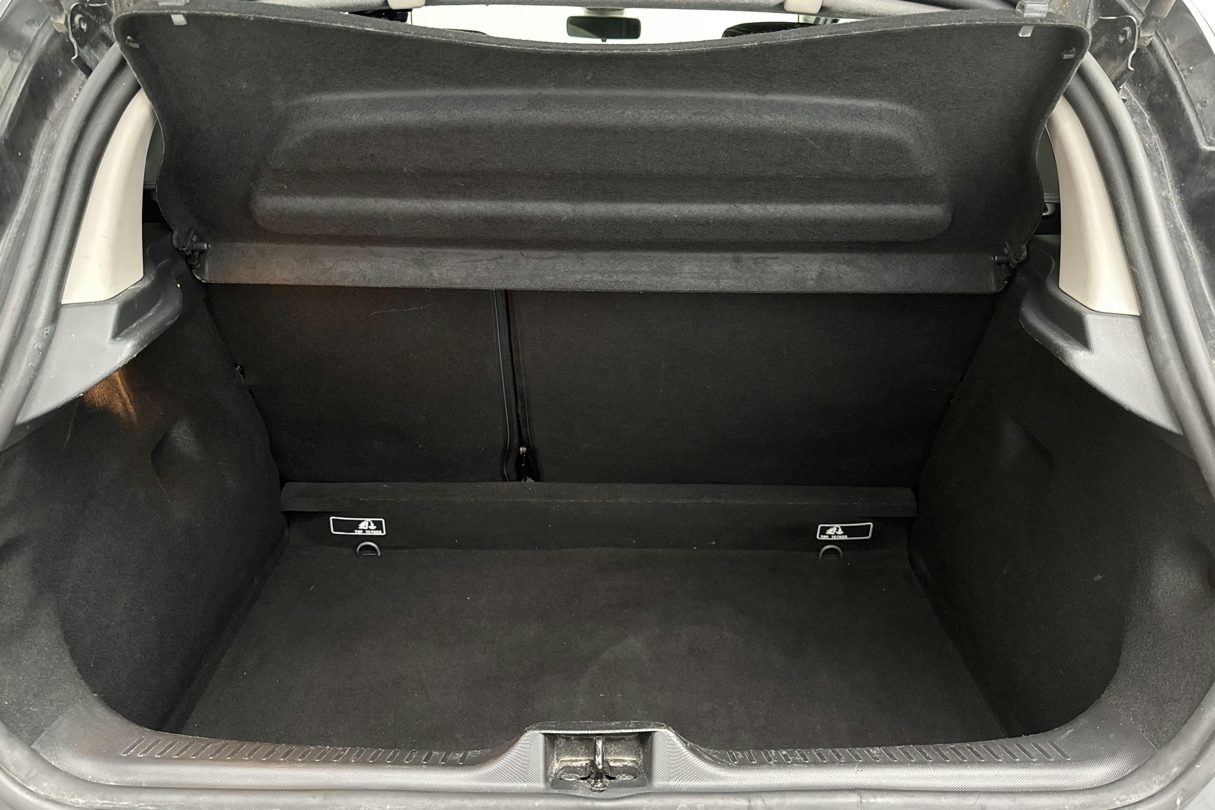Renault Clio IV 0.9 TCe 90 5dr (90hk) - 85 850 km - Käsitsi - must - 2015