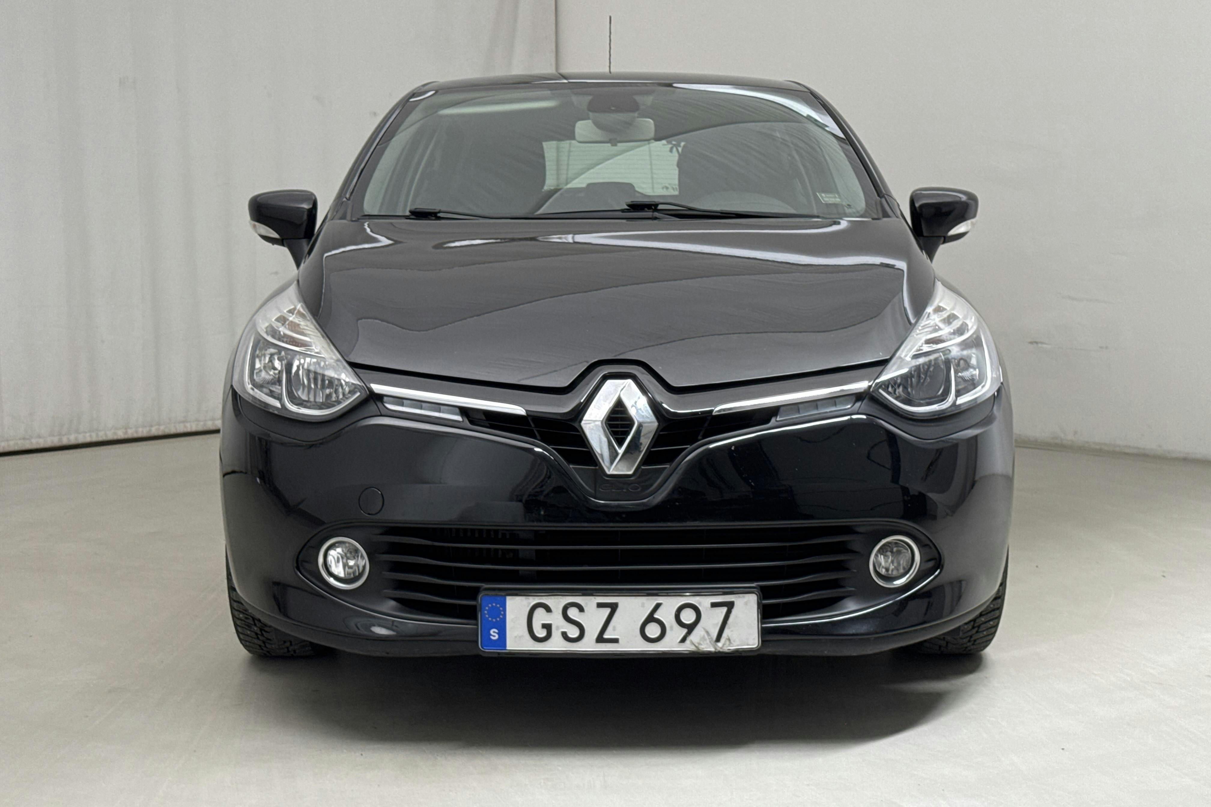 Renault Clio IV 0.9 TCe 90 5dr (90hk) - 85 850 km - Käsitsi - must - 2015