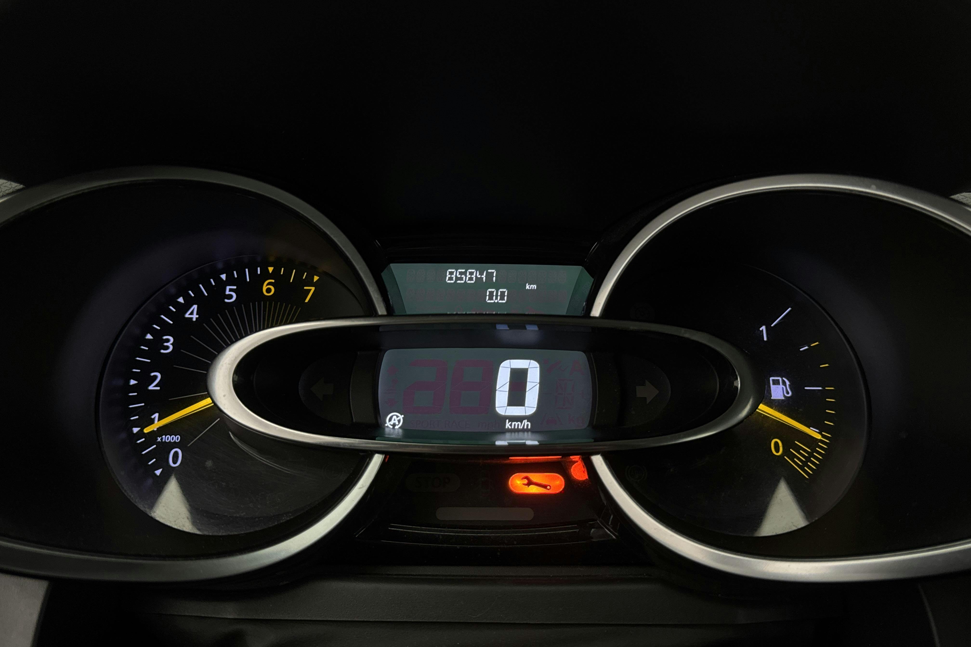 Renault Clio IV 0.9 TCe 90 5dr (90hk) - 85 850 km - Käsitsi - must - 2015