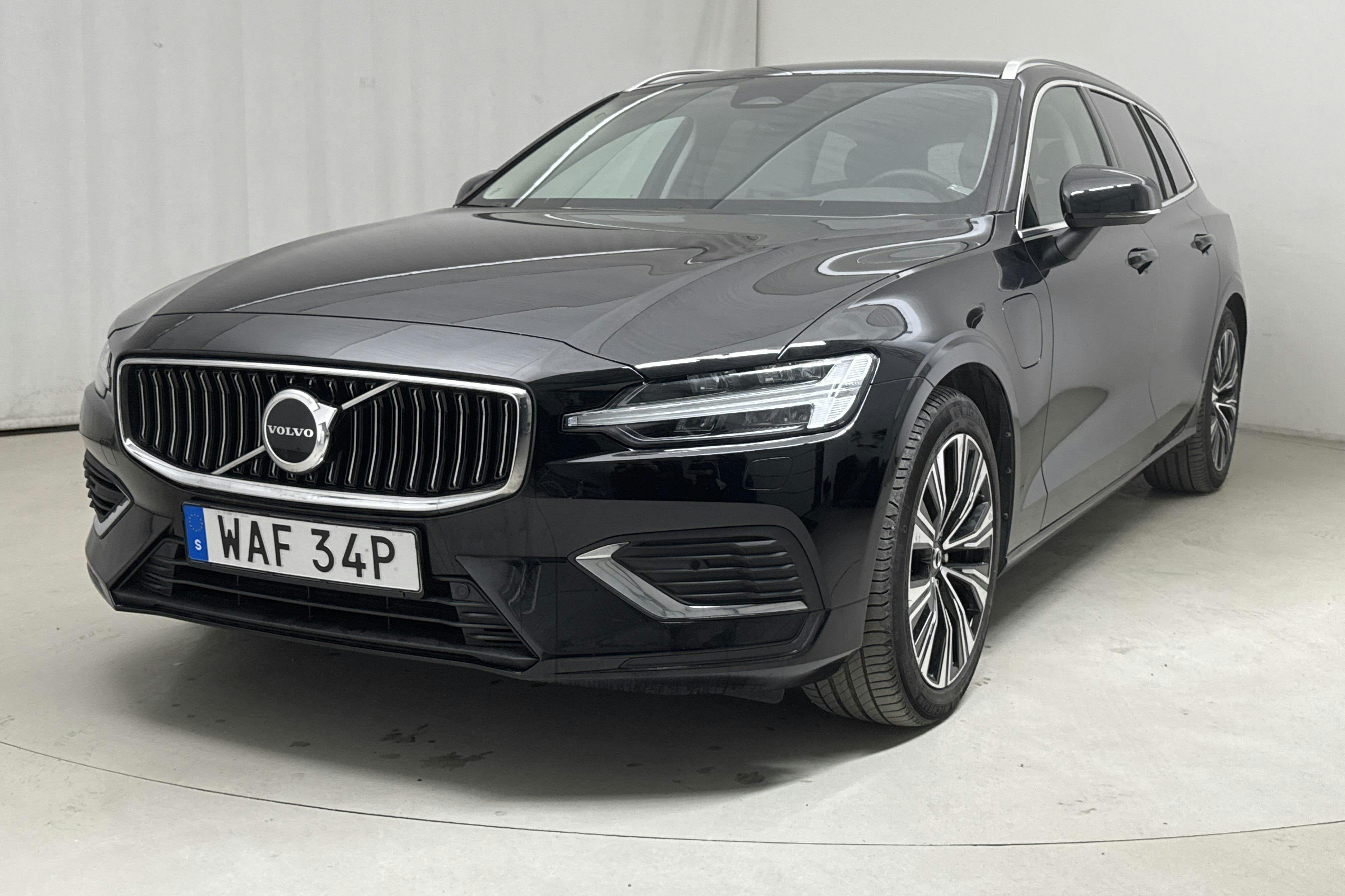 Volvo V60 T6 AWD Recharge (350hk) - 46 580 km - Automatic - black - 2023