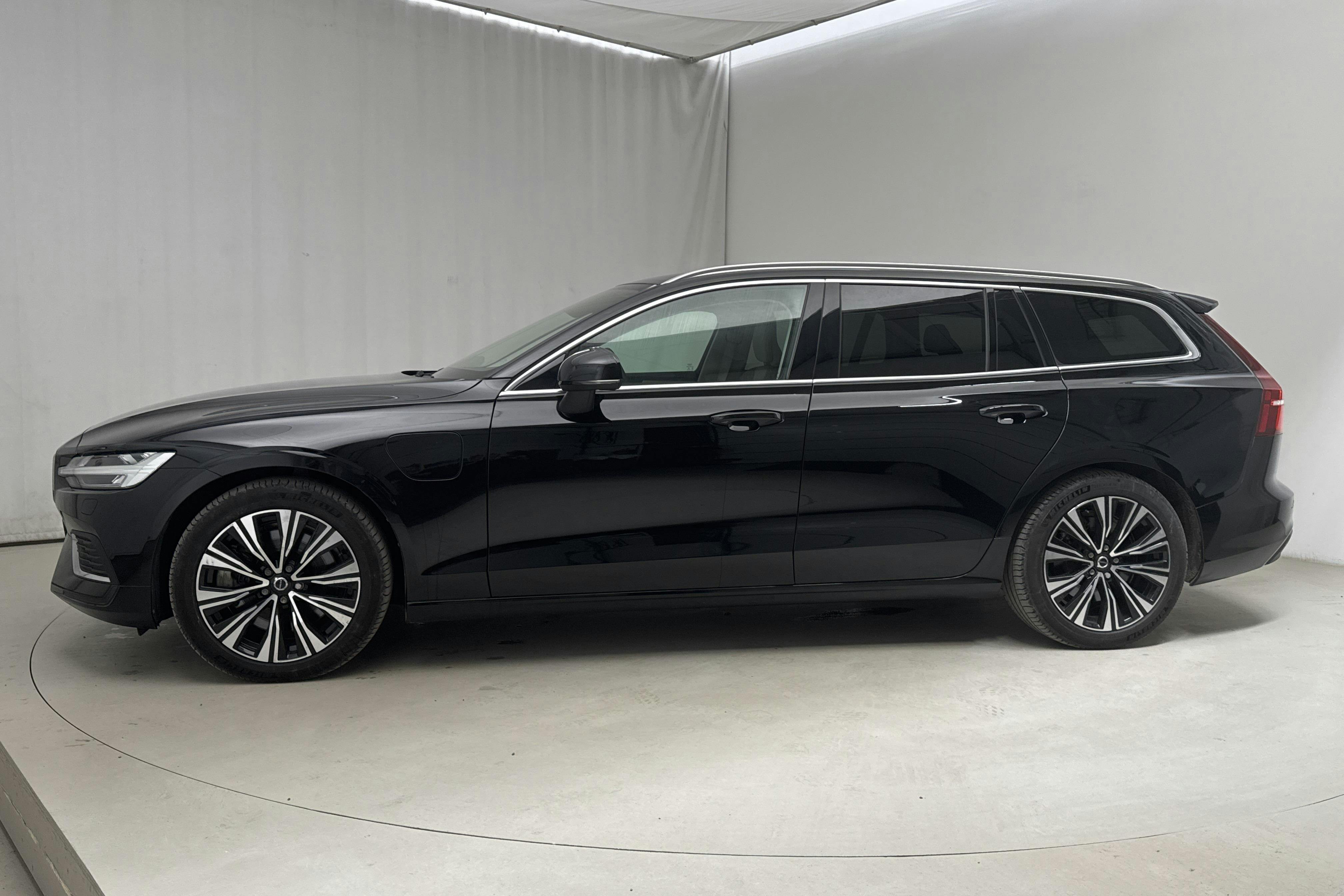 Volvo V60 T6 AWD Recharge (350hk) - 46 580 km - Automatic - black - 2023