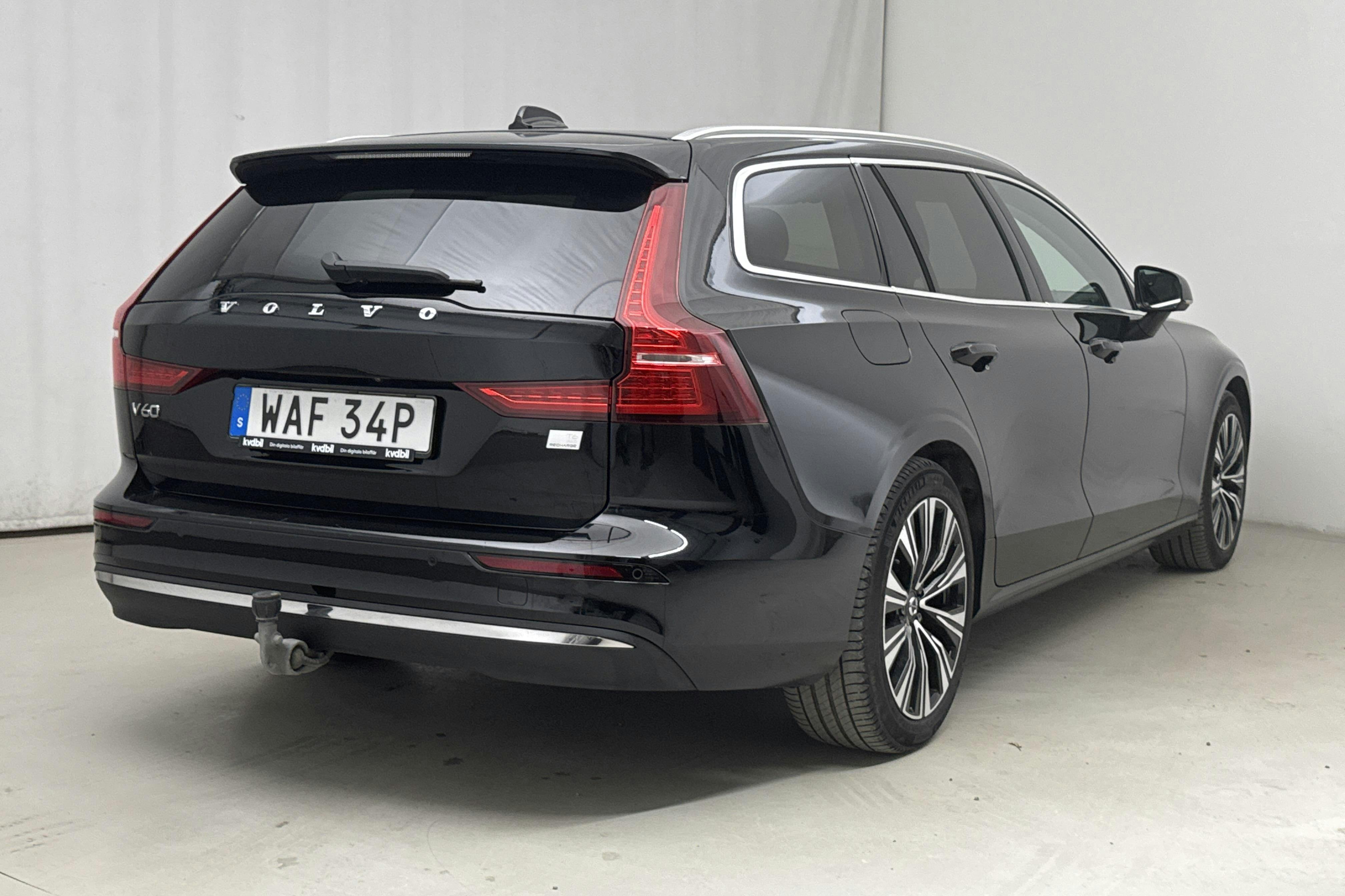 Volvo V60 T6 AWD Recharge (350hk) - 46 580 km - Automatic - black - 2023
