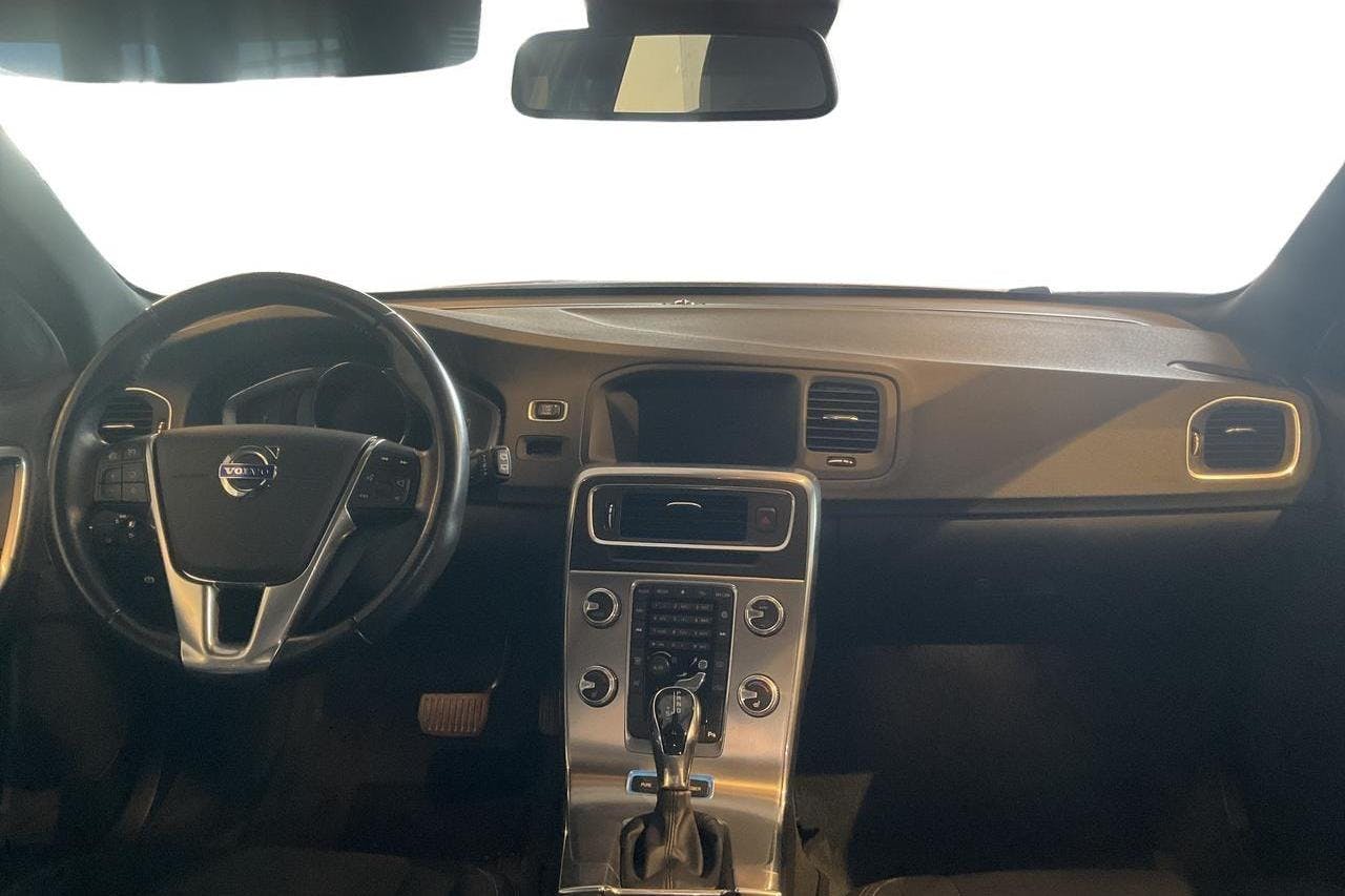 Volvo V60 D5 AWD Twin Engine (163hk) - 152 450 km - Automatyczna - biały - 2016
