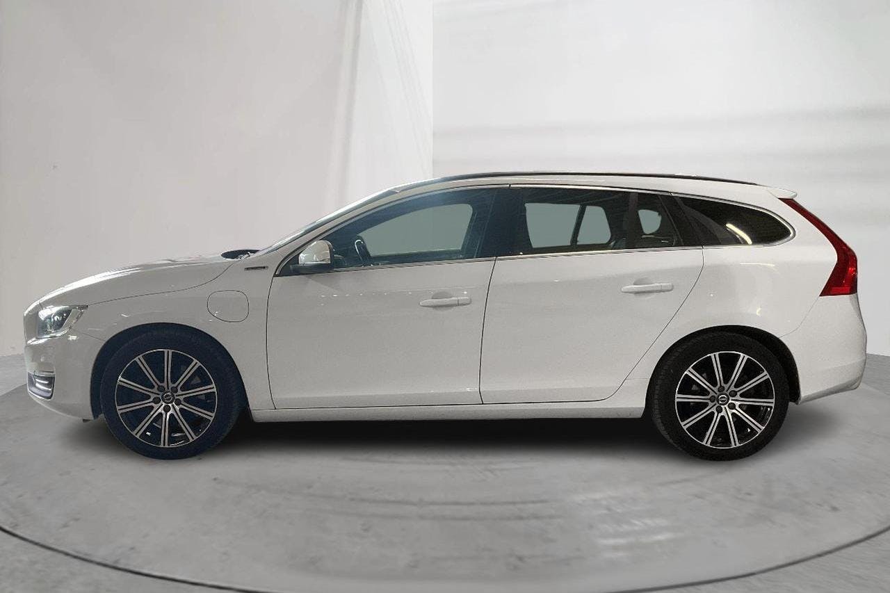 Volvo V60 D5 AWD Twin Engine (163hk) - 152 450 km - Automatyczna - biały - 2016