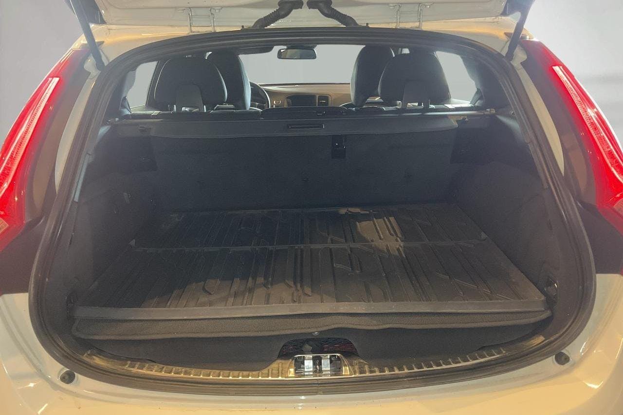Volvo V60 D5 AWD Twin Engine (163hk) - 152 450 km - Automatyczna - biały - 2016