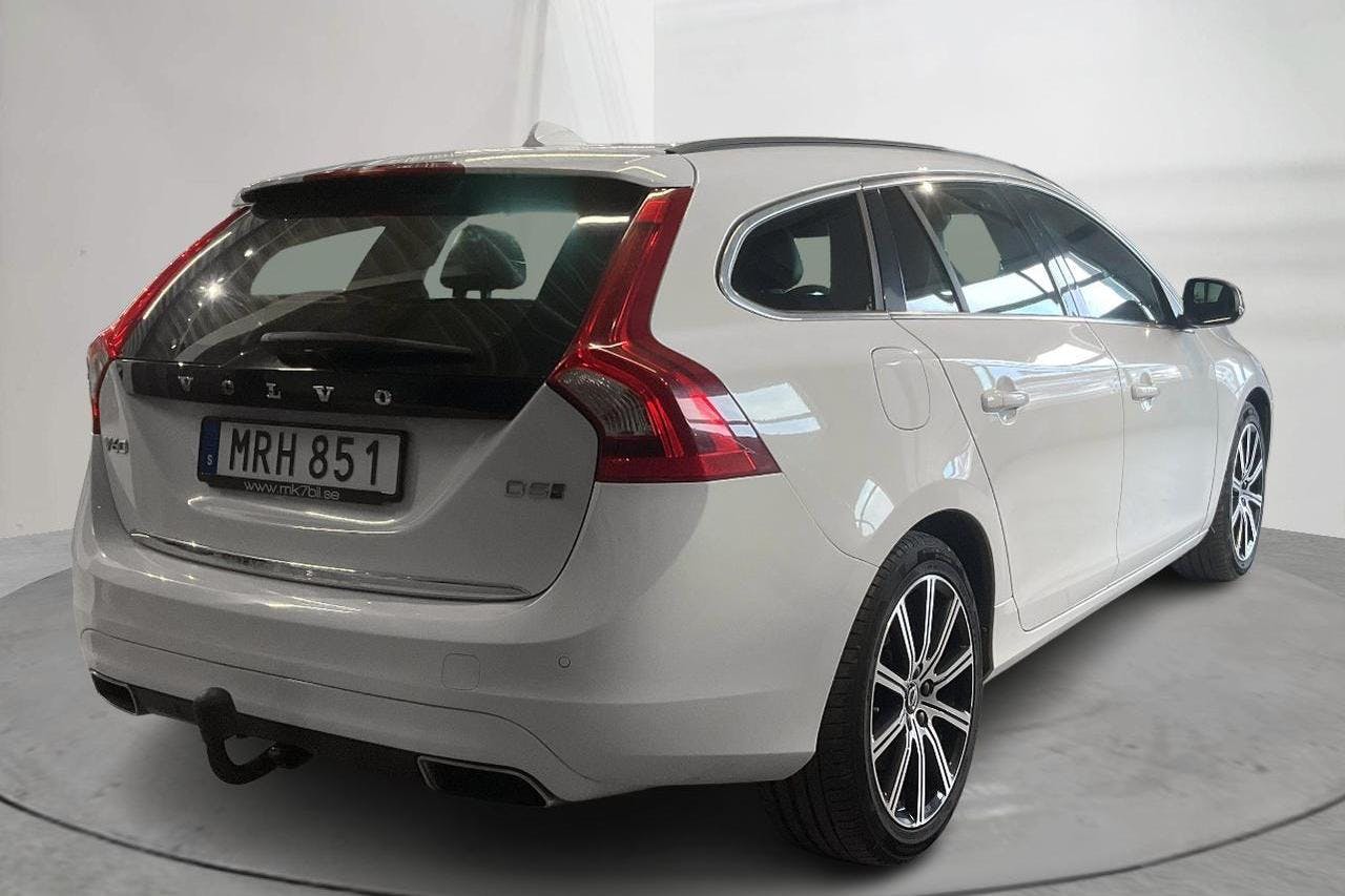 Volvo V60 D5 AWD Twin Engine (163hk) - 152 450 km - Automatyczna - biały - 2016