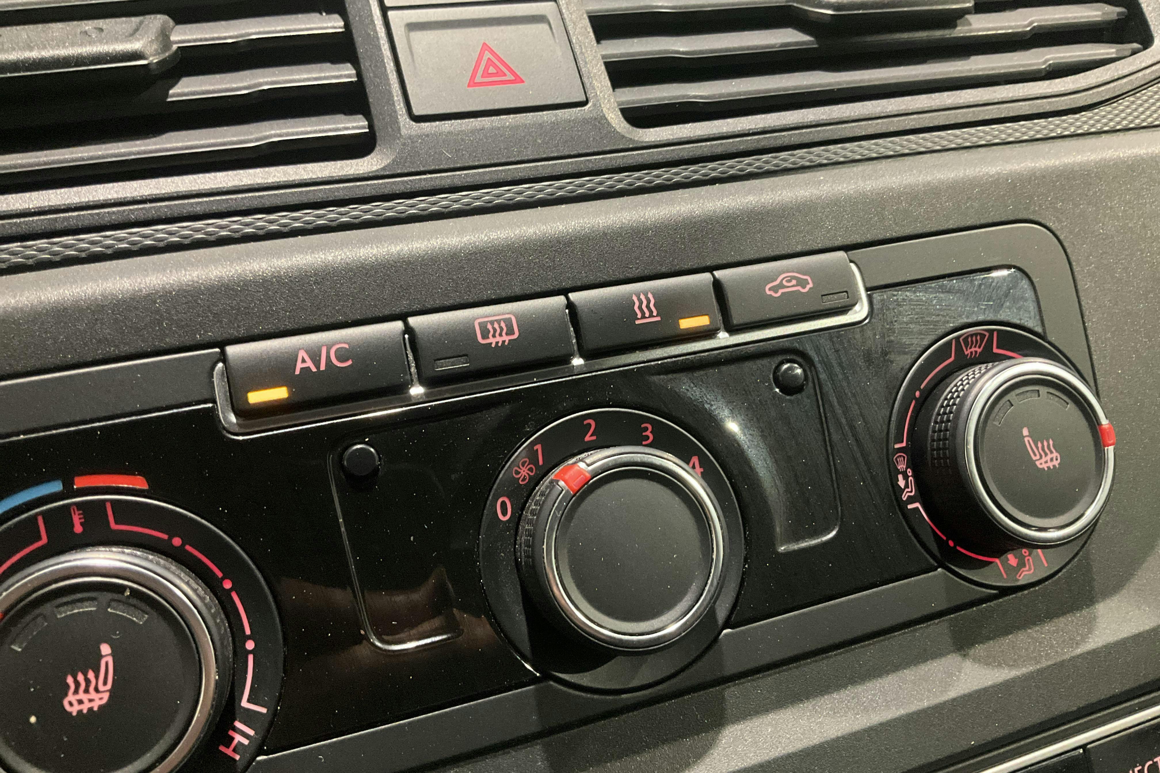 VW Caddy 2.0 TDI Skåp 4MOTION (122hk) - 101 370 km - Käsitsi - valge - 2020
