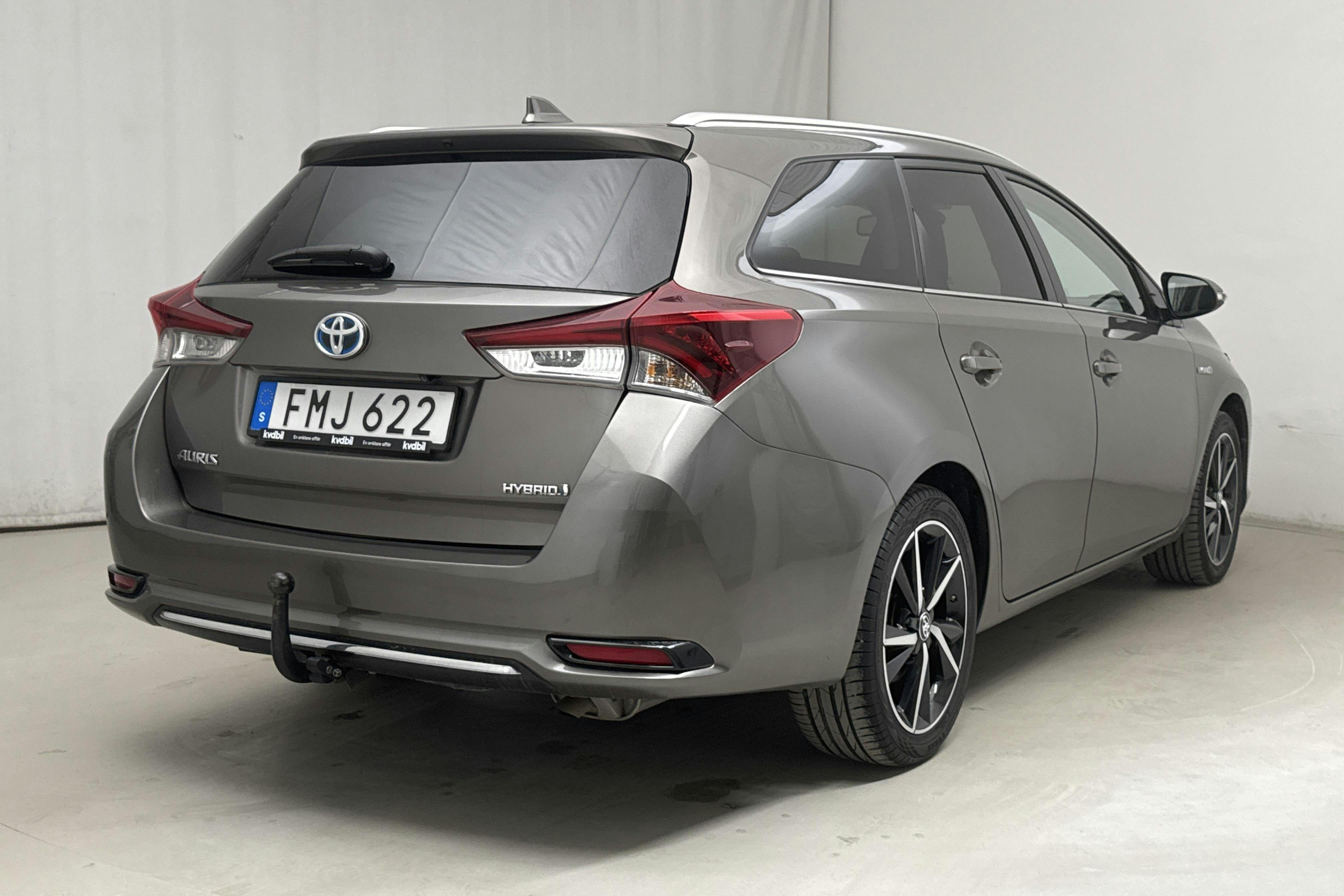 Toyota Auris 1.8 HSD Touring Sports (99hk) - 6 111 mil - Automat - Dark Grey - 2018