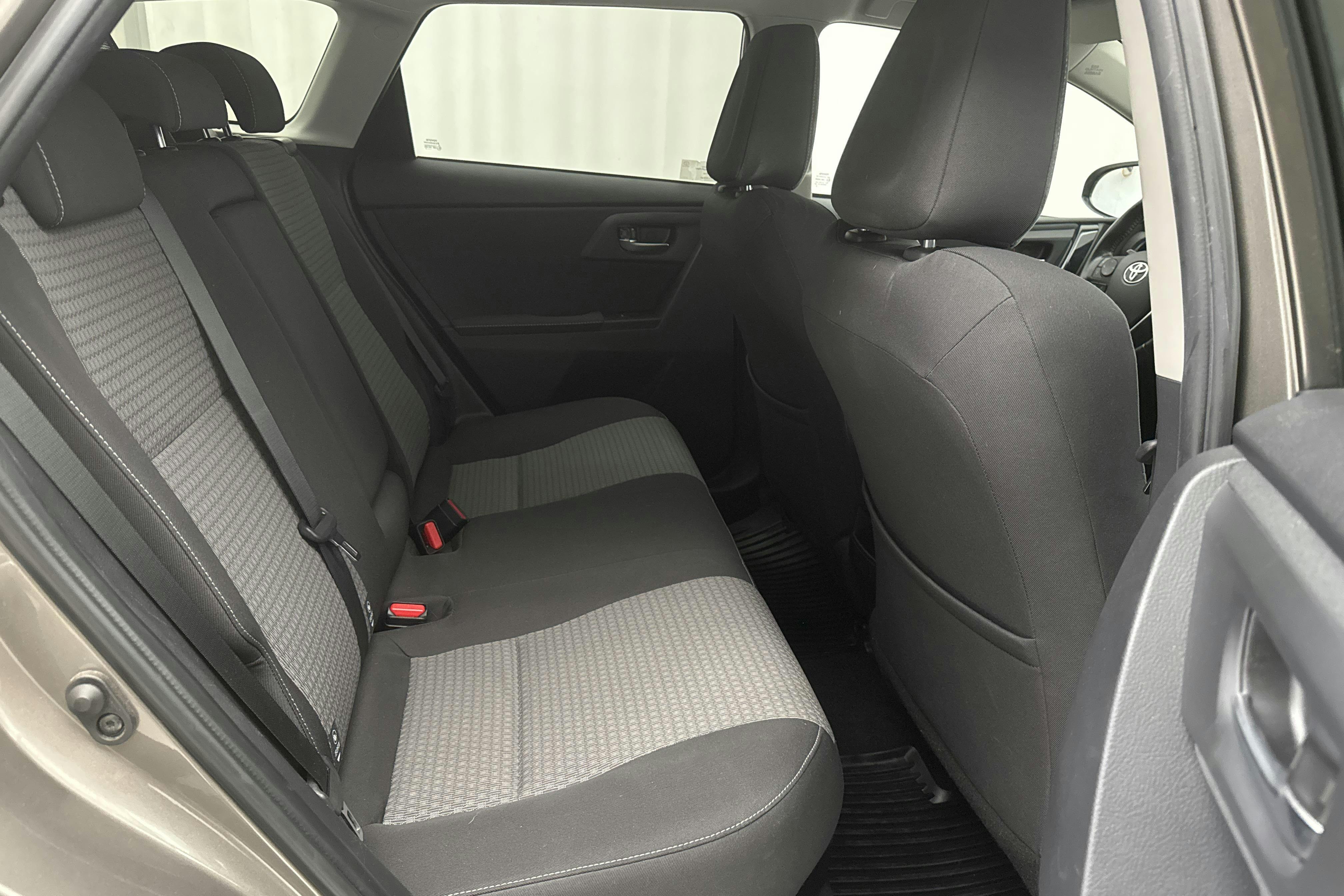 Toyota Auris 1.8 HSD Touring Sports (99hk) - 6 111 mil - Automat - Dark Grey - 2018