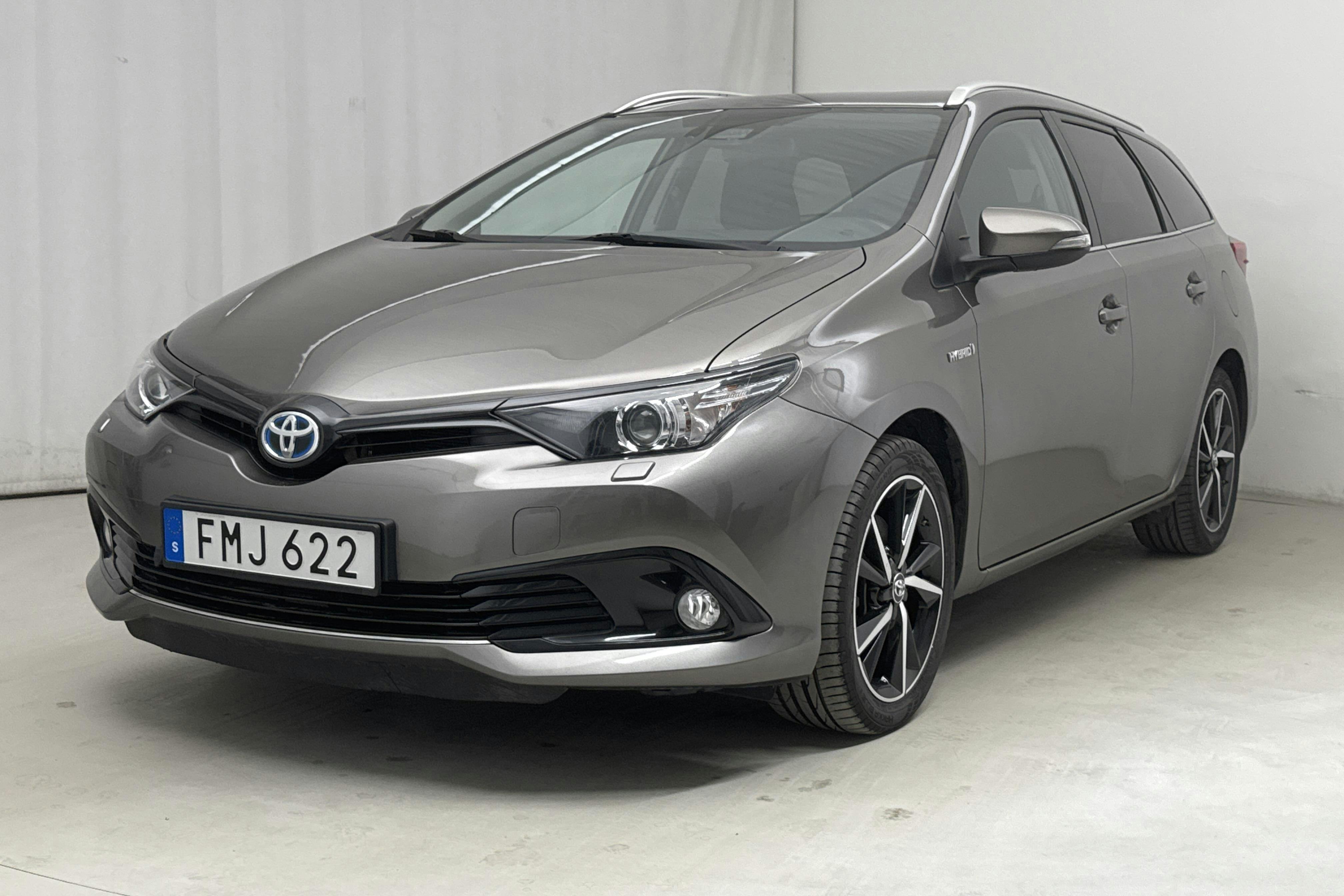 Toyota Auris 1.8 HSD Touring Sports (99hk) - 6 111 mil - Automat - Dark Grey - 2018
