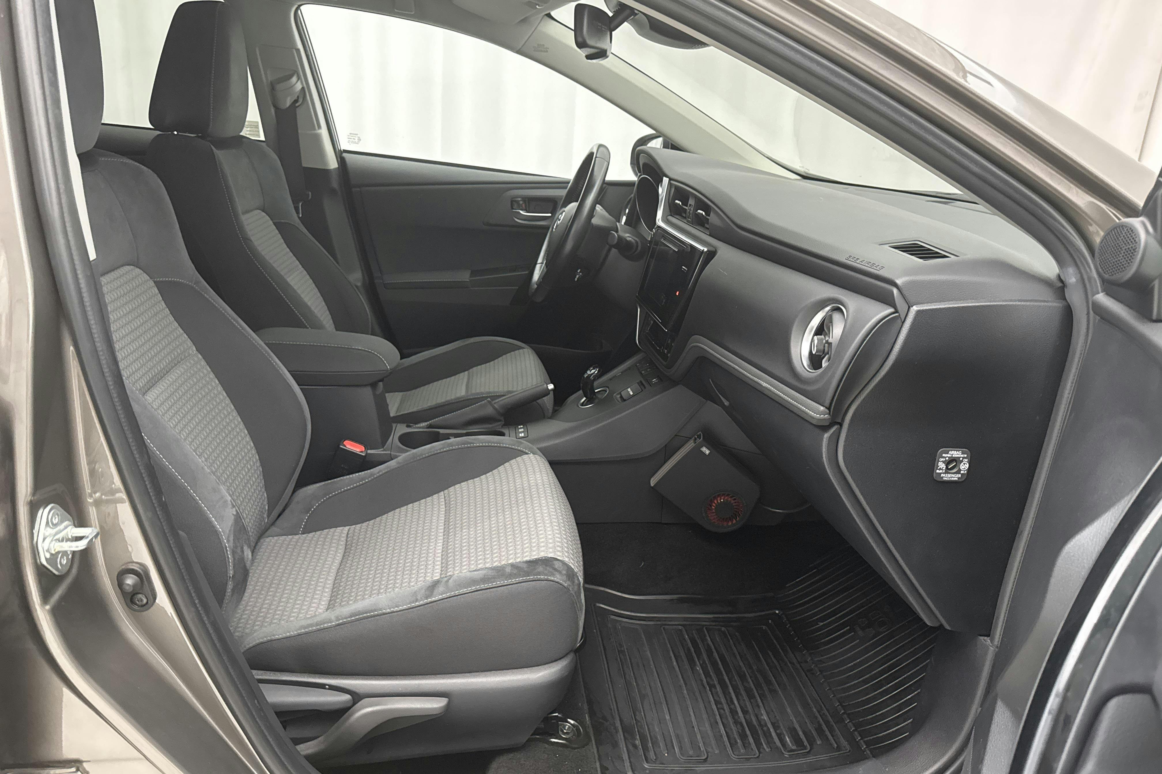 Toyota Auris 1.8 HSD Touring Sports (99hk) - 6 111 mil - Automat - Dark Grey - 2018