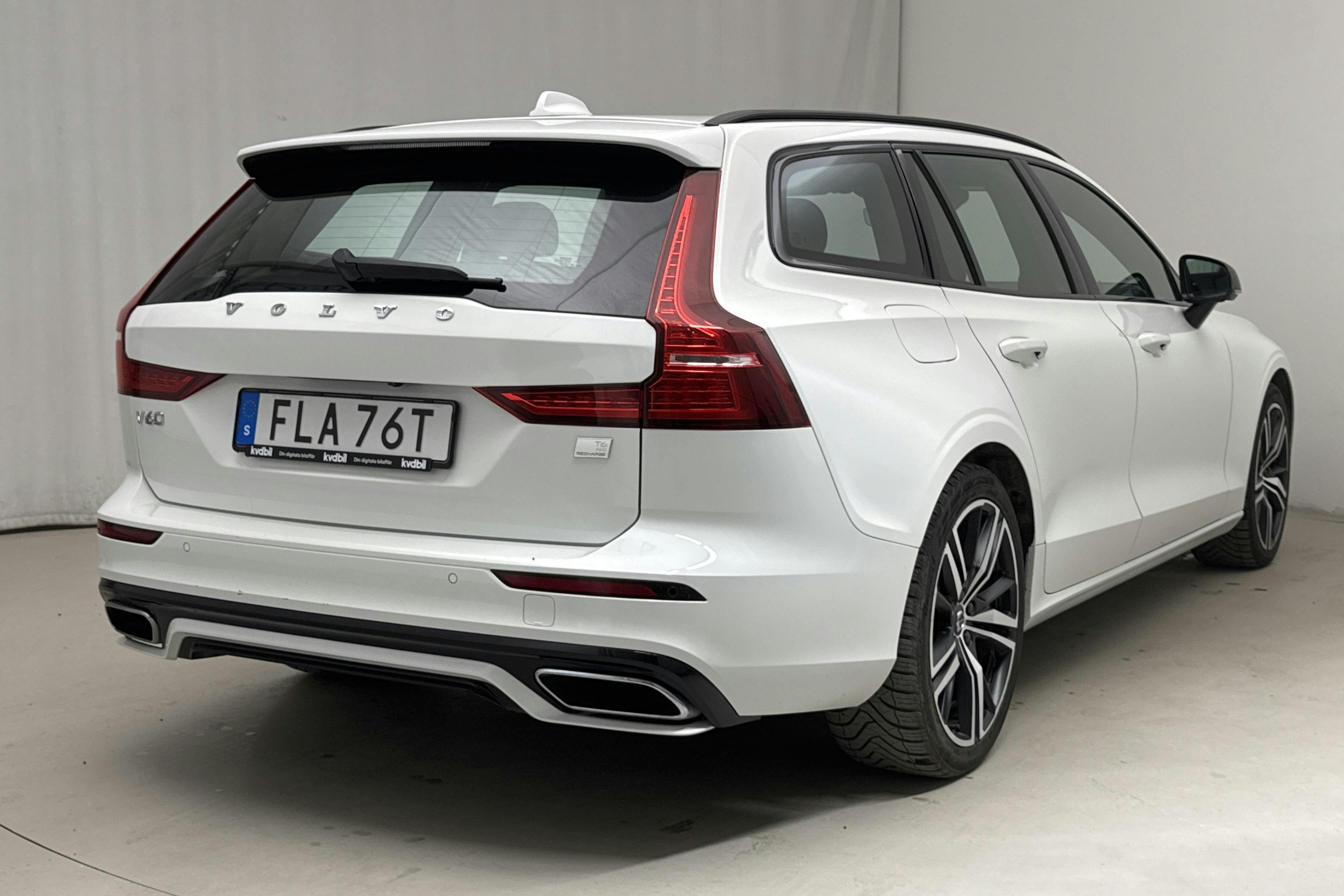 Volvo V60 T6 AWD Recharge (340hk) - 81 680 km - Automatyczna - biały - 2021