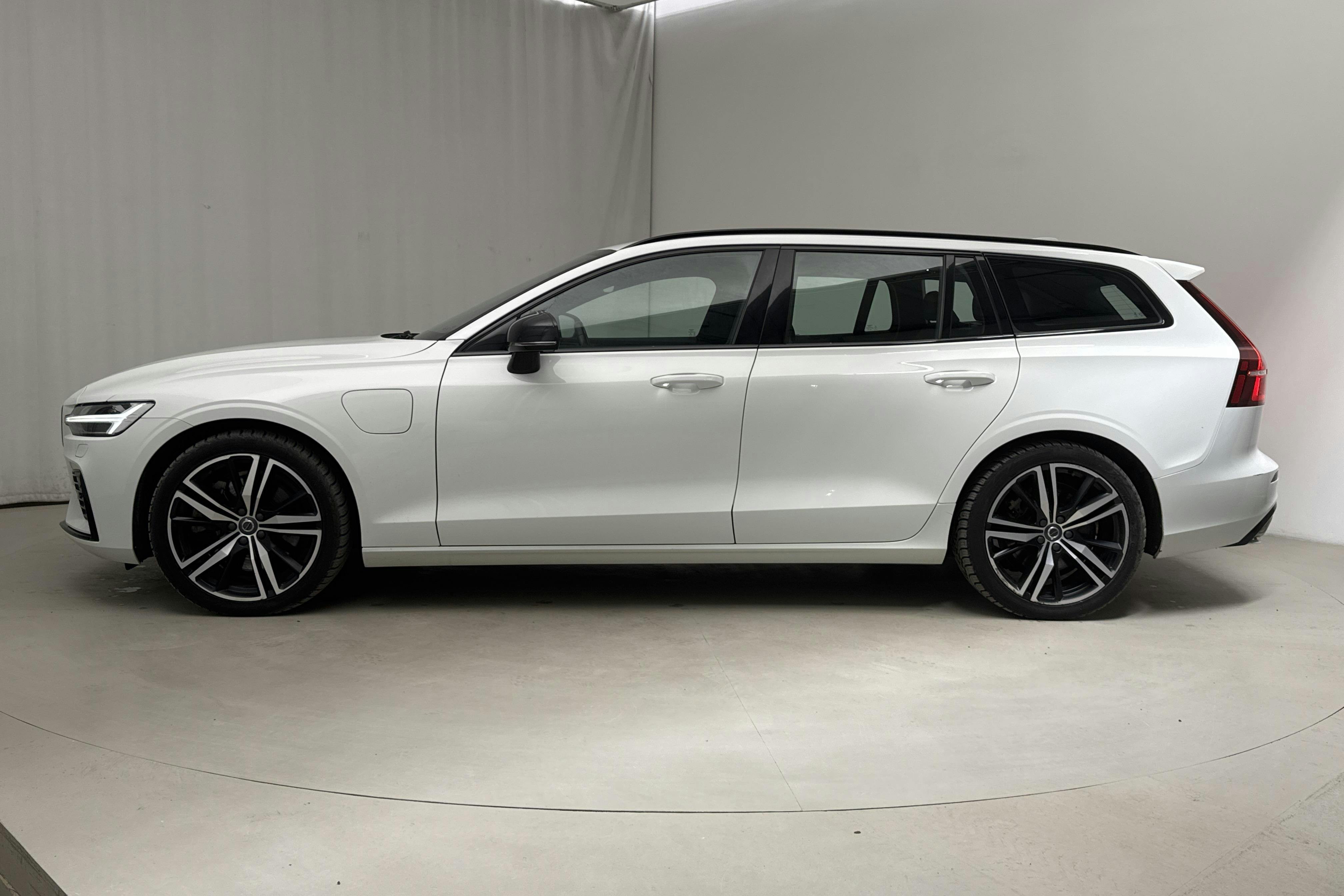 Volvo V60 T6 AWD Recharge (340hk) - 81 680 km - Automatyczna - biały - 2021