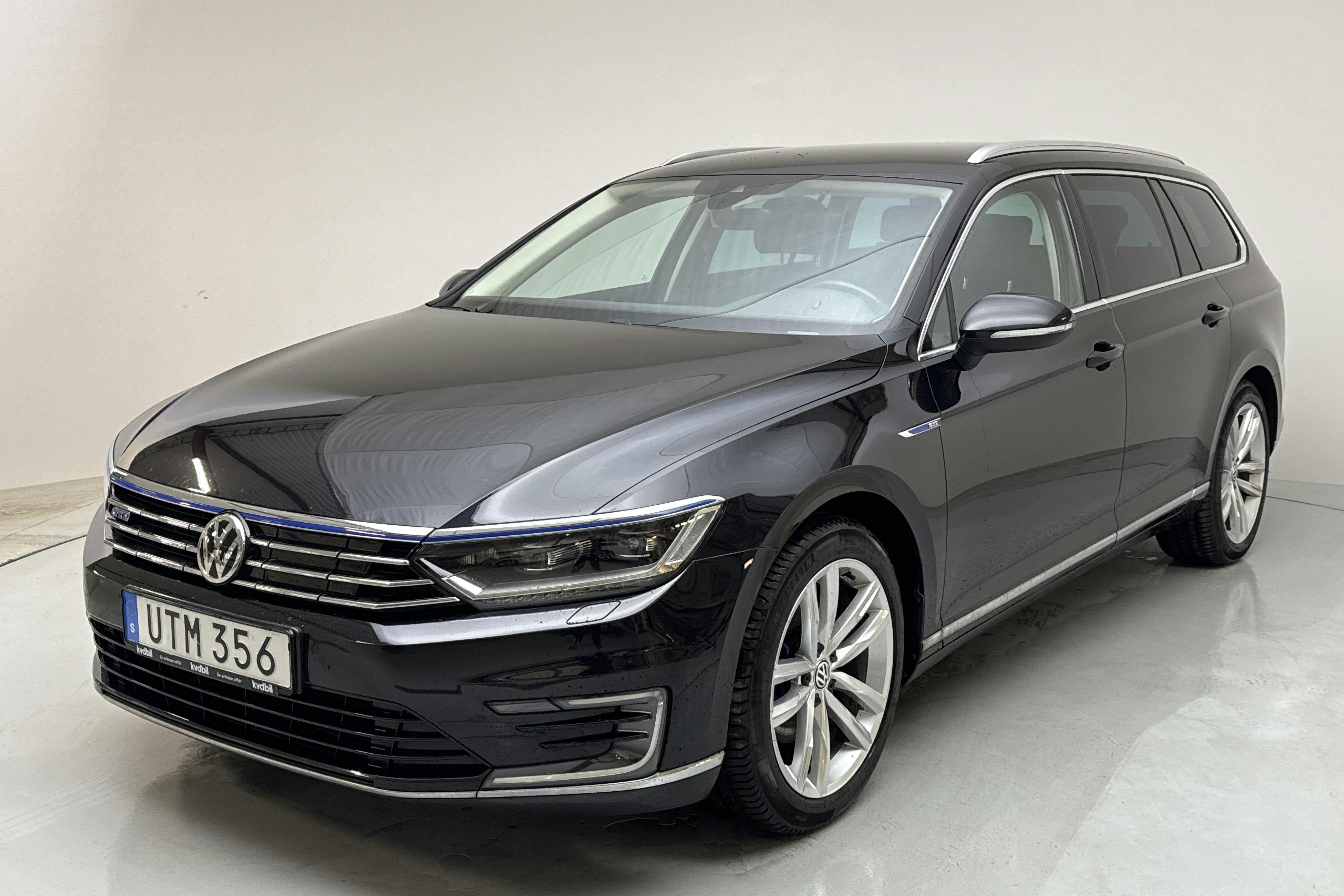 VW Passat 1.4 Plug-in-Hybrid Sportscombi (218hk) - 9 338 mil - Automat - svart - 2019