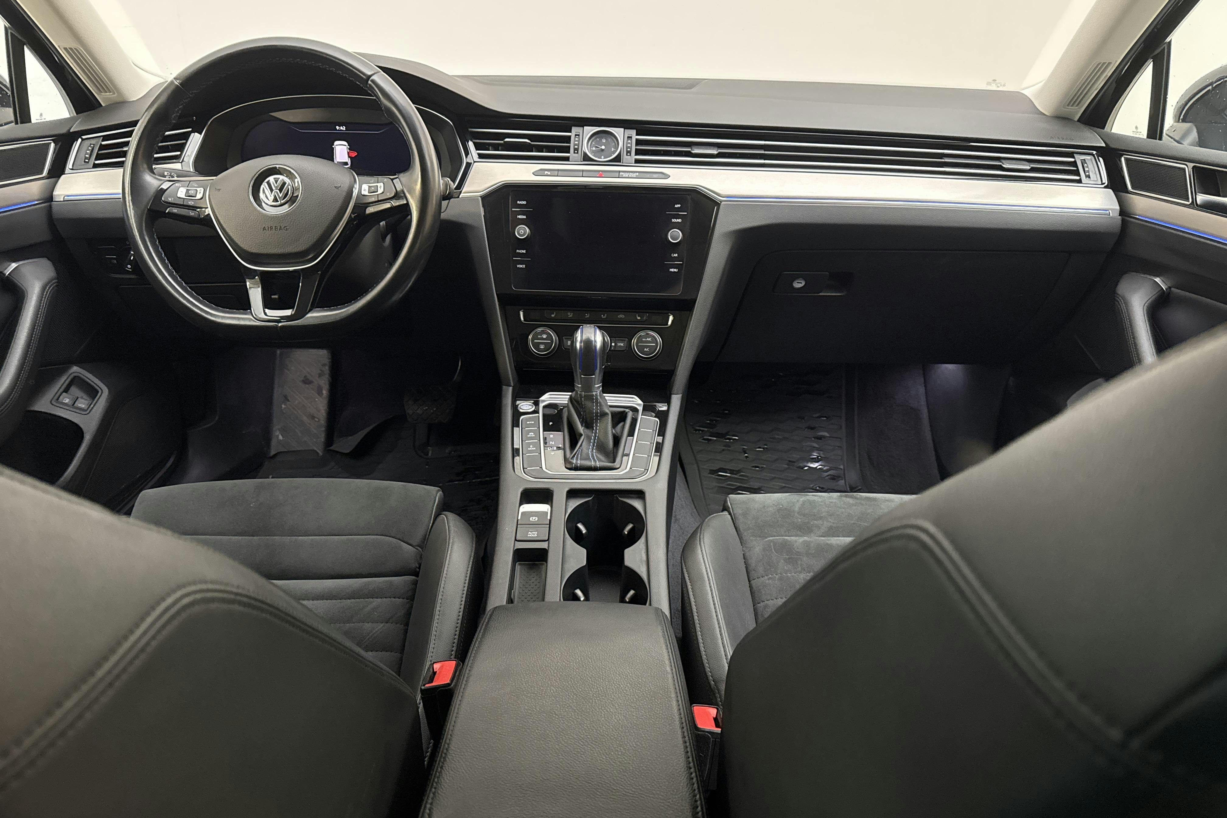 VW Passat 1.4 Plug-in-Hybrid Sportscombi (218hk) - 9 338 mil - Automat - svart - 2019