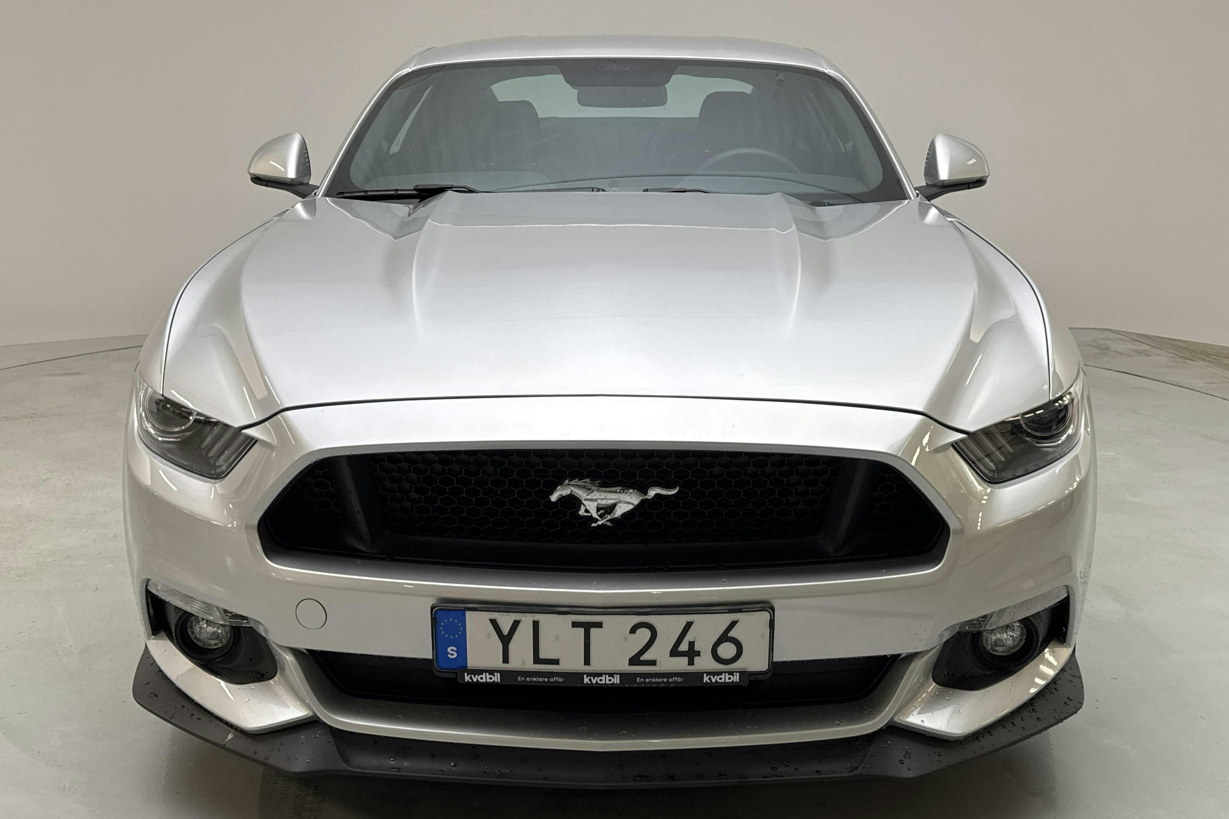 Ford Mustang GT V8 Fastback (418hk) - 6 750 km - Automatyczna - szary - 2017
