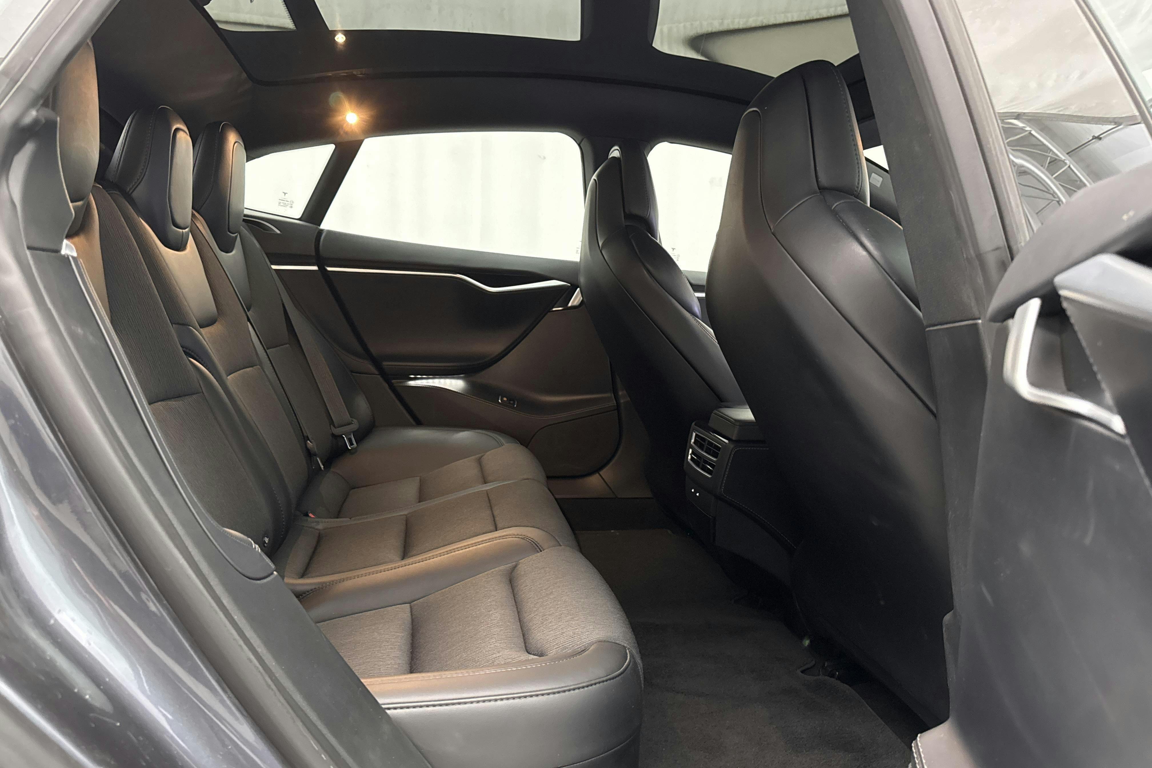 Tesla Model S 75D - 6 384 mil - Automat - grå - 2018