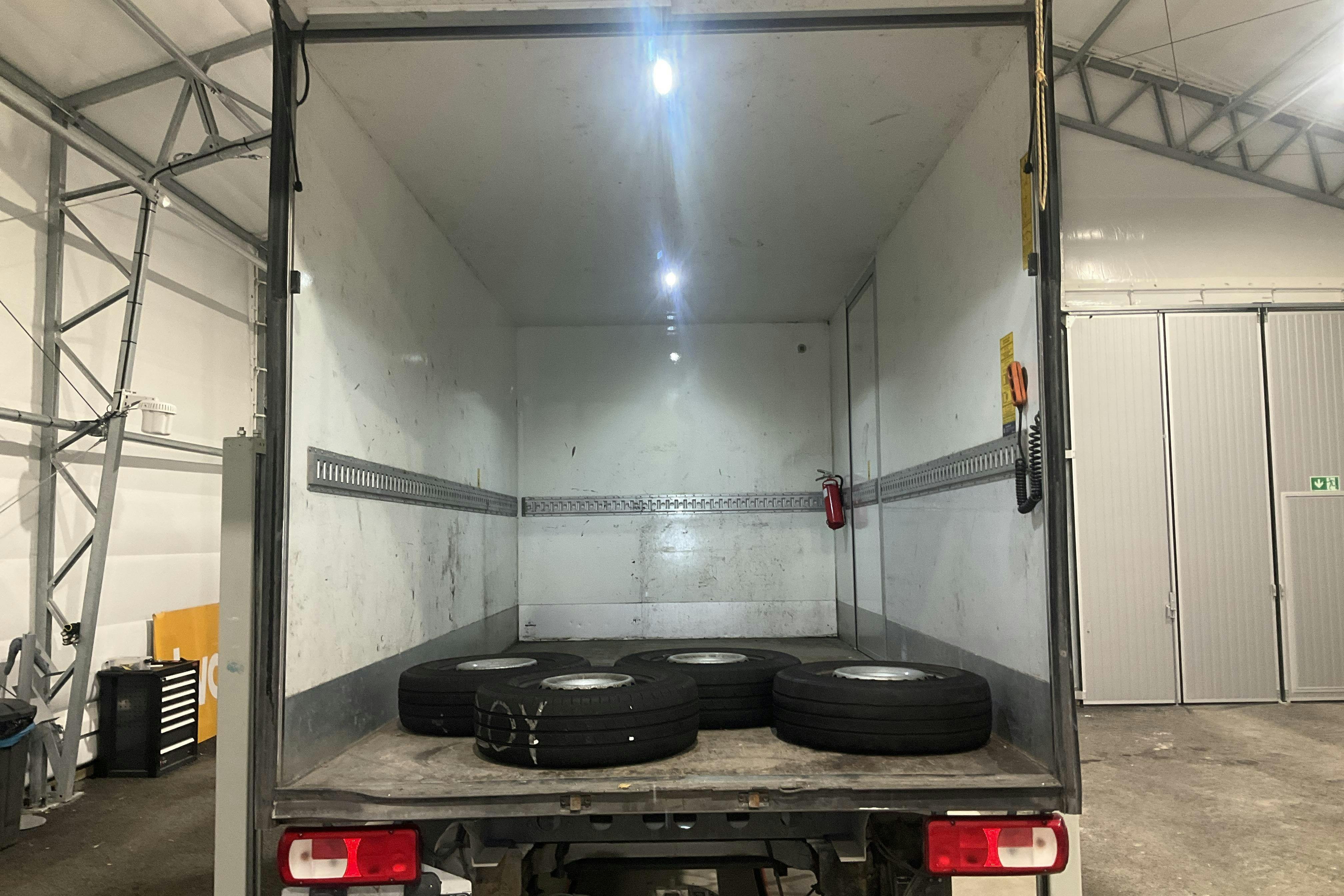VW Crafter 35 2.0 TDI Volymskåp (177hk) - 128 270 km - Automatic - white - 2019
