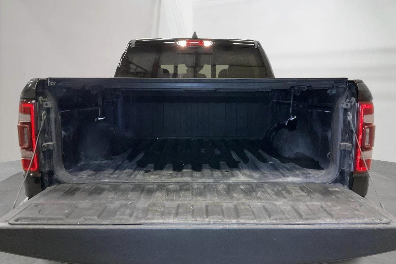 Dodge RAM 1500 5.7 (395hk) - 205 870 km - Automaatne - must - 2019