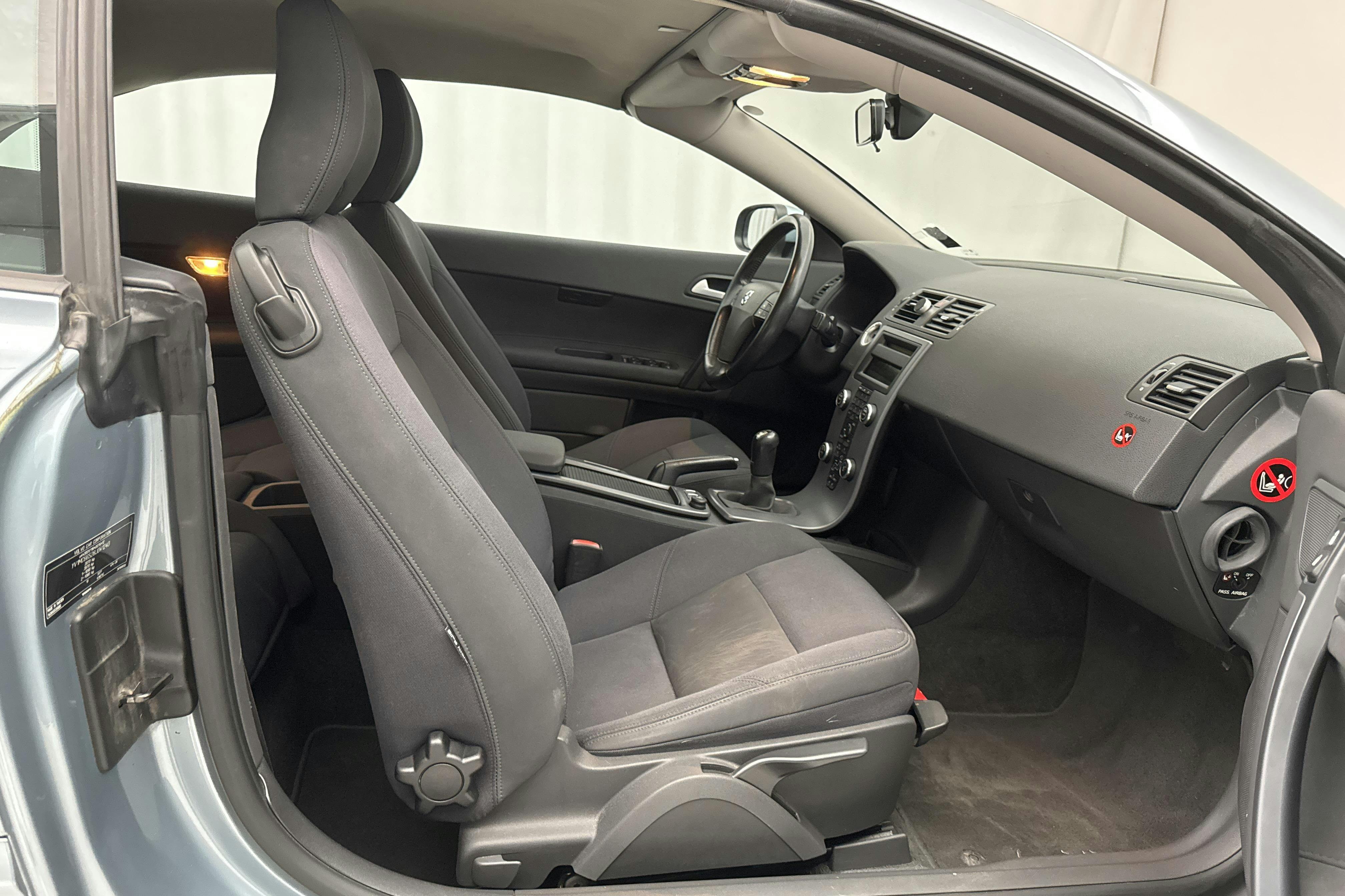 Volvo C70 2.4 Cabriolet (140hk) - 129 720 km - Manual - Light Blue - 2008