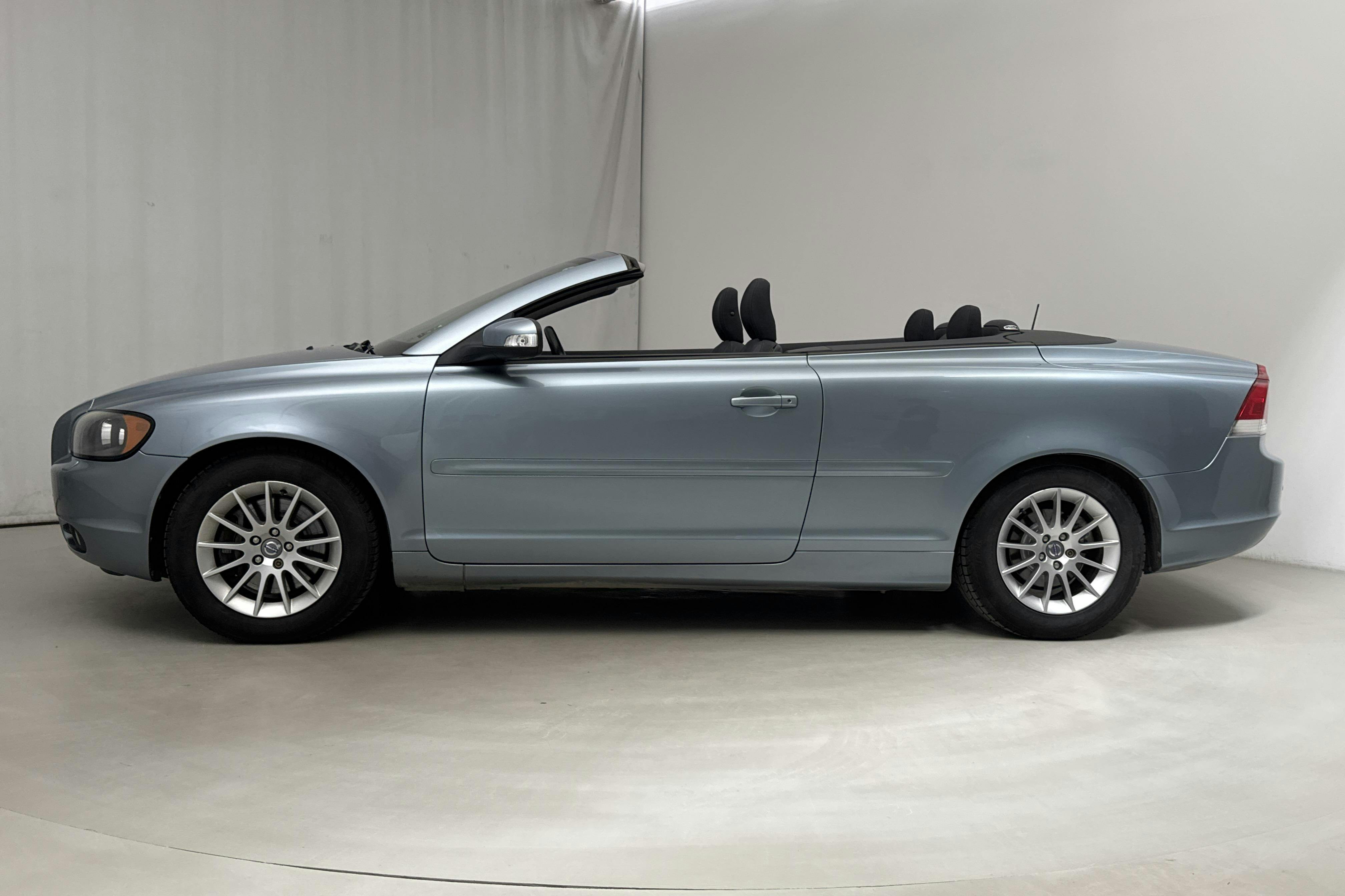 Volvo C70 2.4 Cabriolet (140hk) - 129 720 km - Manual - Light Blue - 2008