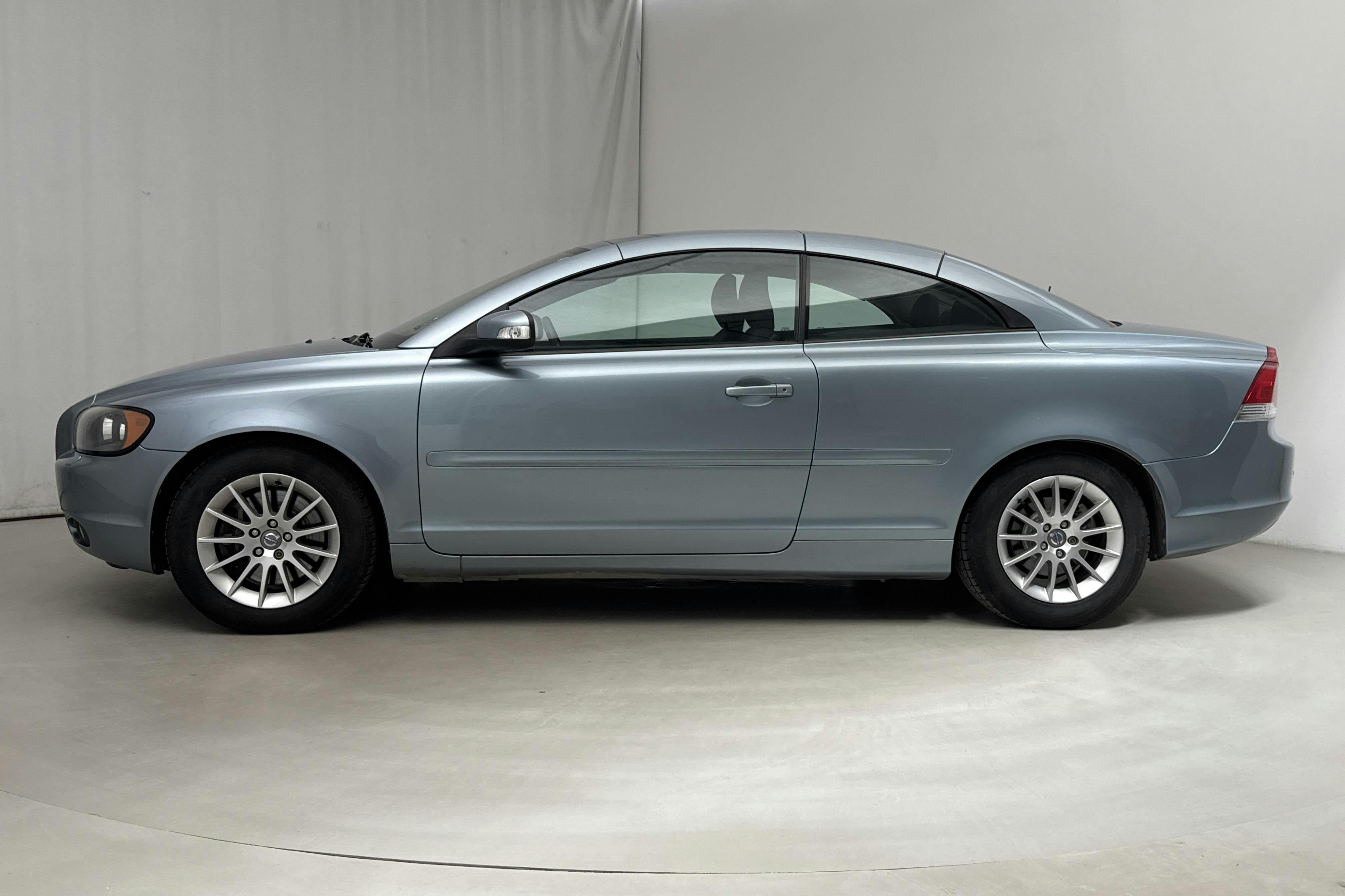Volvo C70 2.4 Cabriolet (140hk) - 129 720 km - Manual - Light Blue - 2008