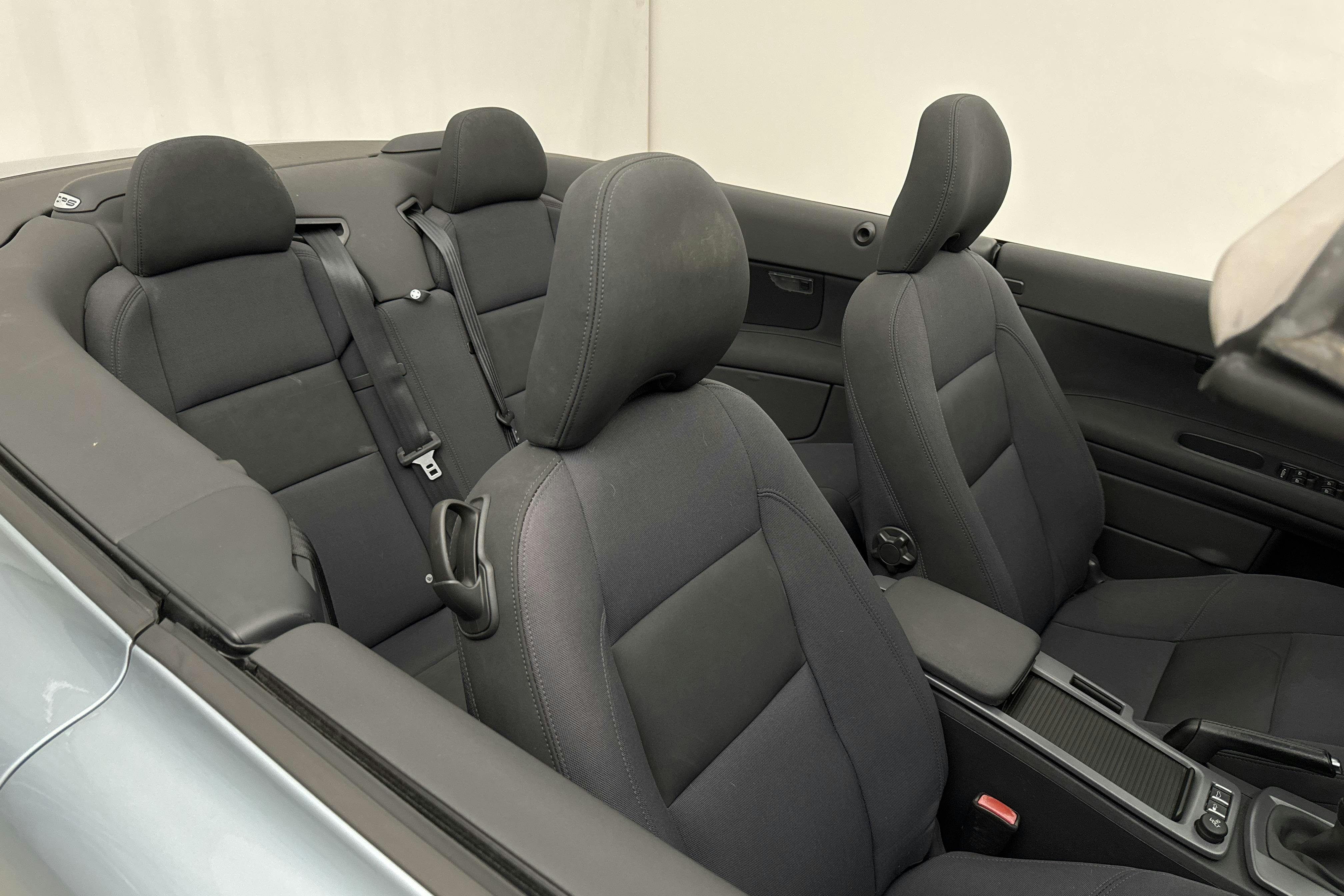 Volvo C70 2.4 Cabriolet (140hk) - 129 720 km - Manual - Light Blue - 2008