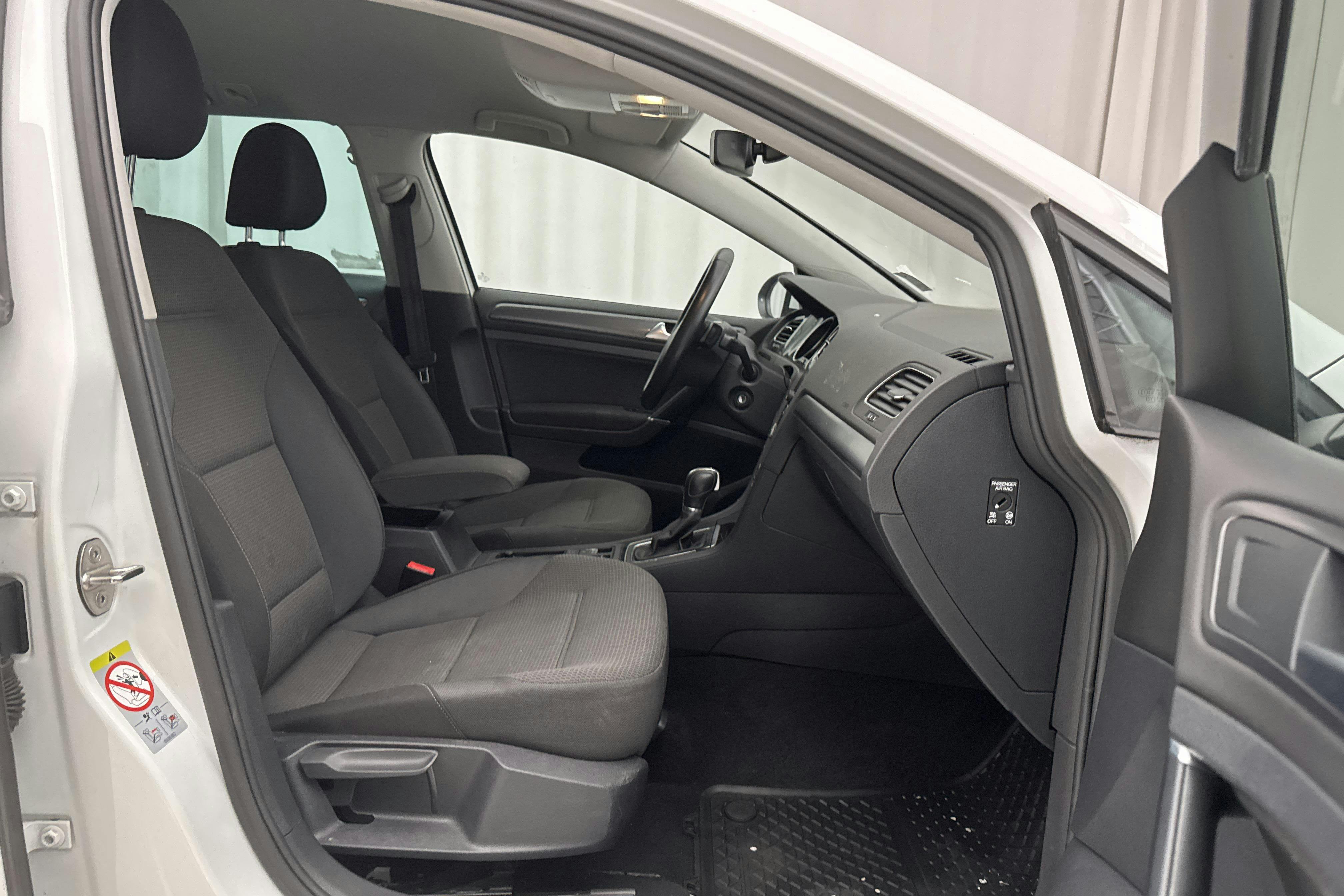 VW Golf VII 1.6 TDI Sportscombi (115hk) - 250 860 km - Automaatne - valge - 2019