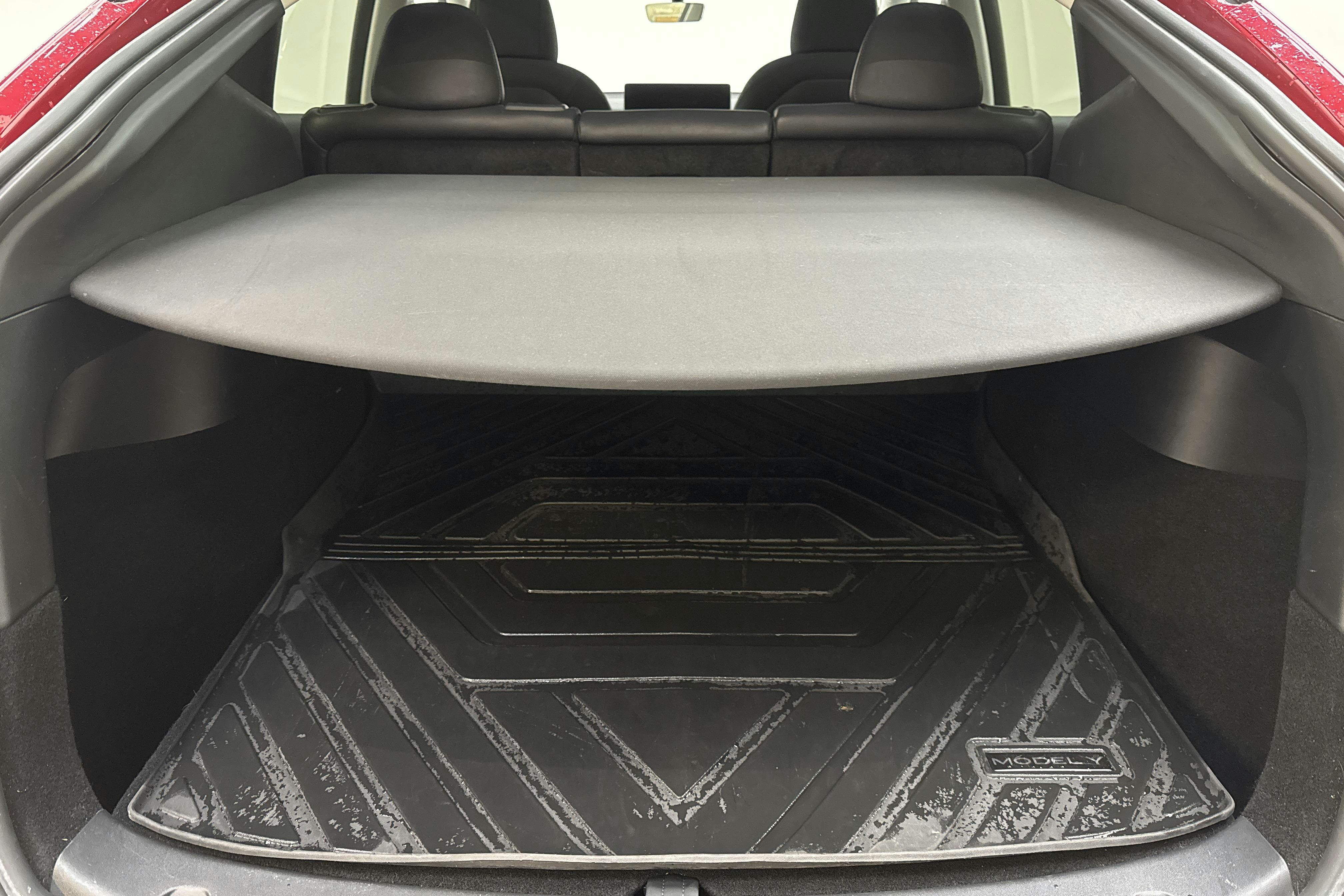 Tesla Model Y Long Range Dual Motor AWD - 87 980 km - Automaattinen - punainen - 2022