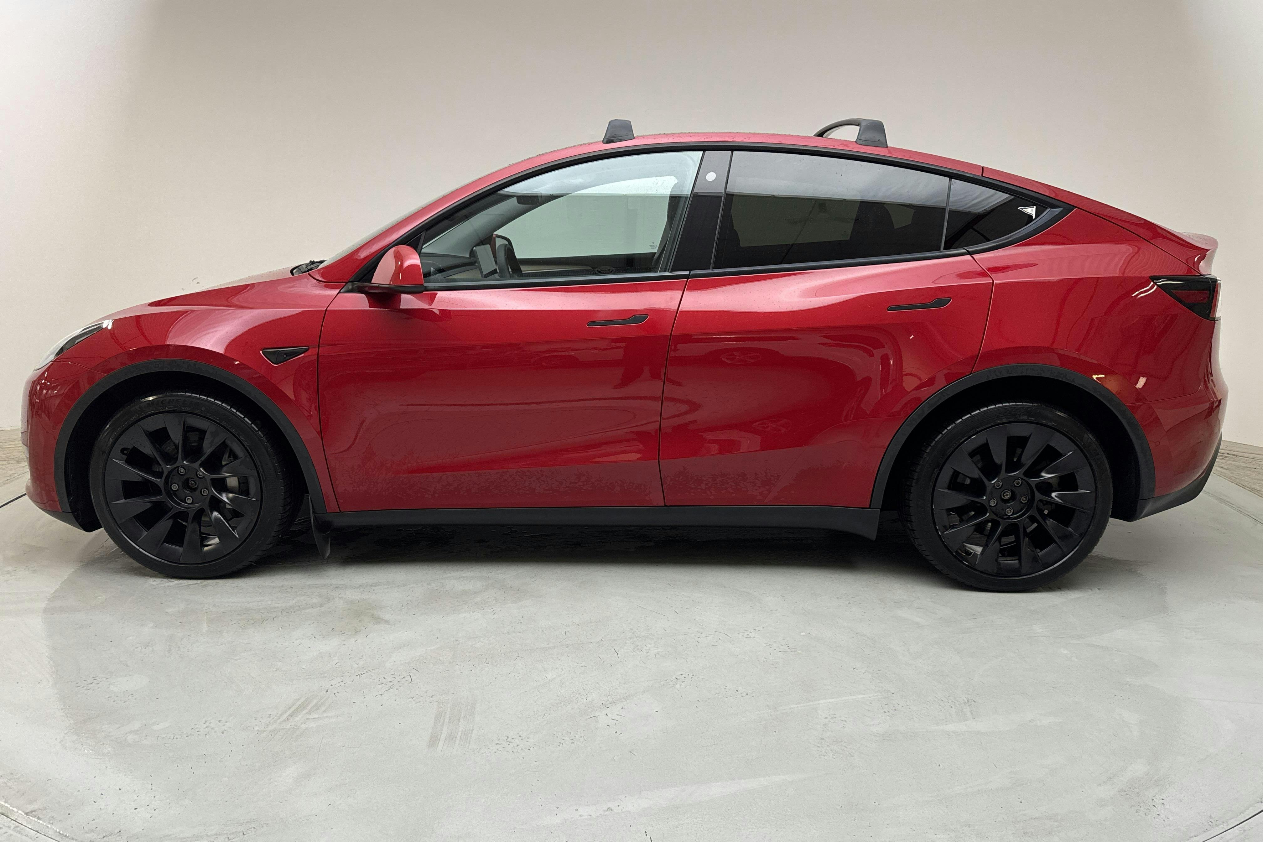 Tesla Model Y Long Range Dual Motor AWD - 87 980 km - Automaattinen - punainen - 2022