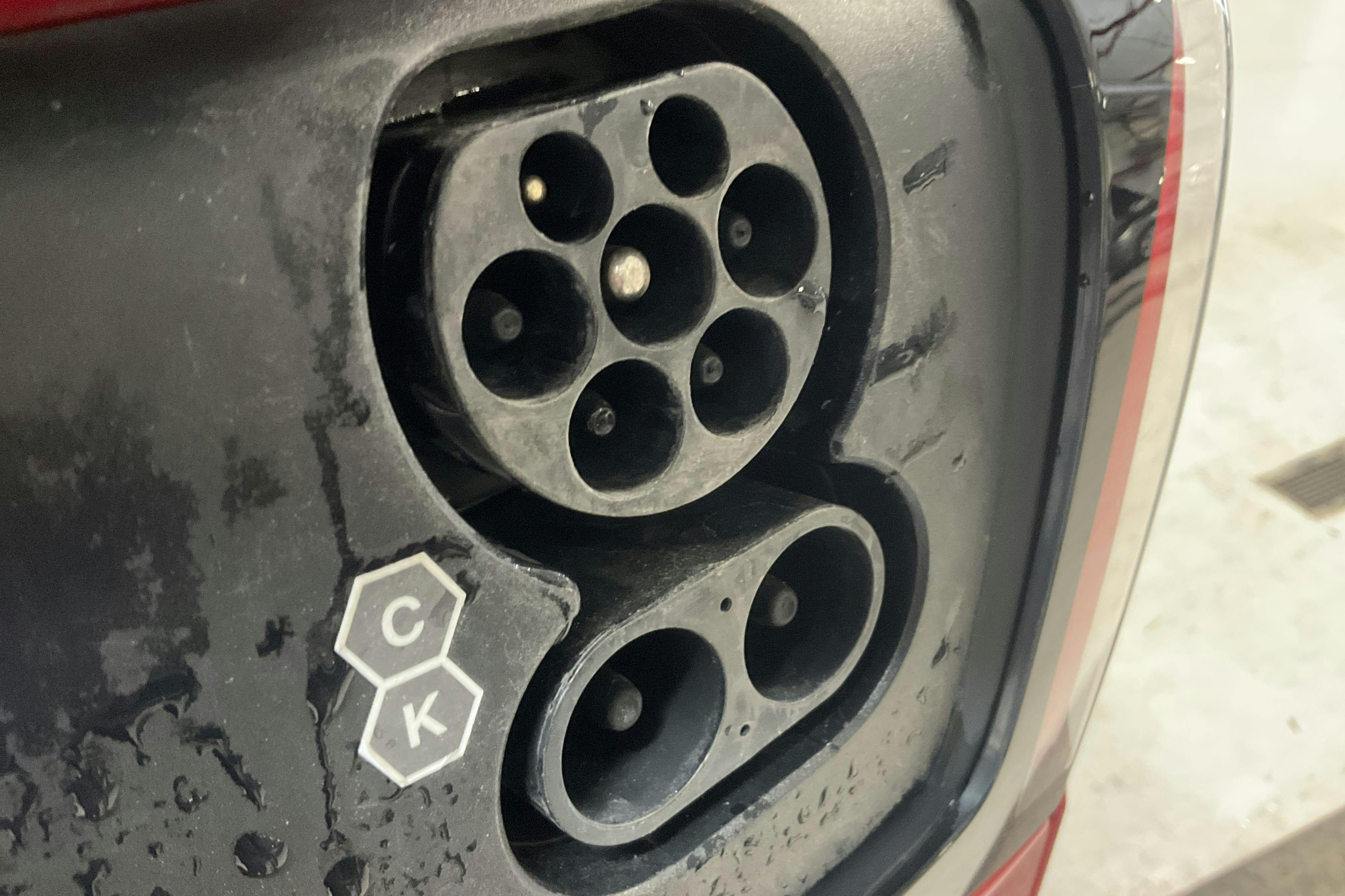 Tesla Model Y Long Range Dual Motor AWD - 87 980 km - Automaattinen - punainen - 2022