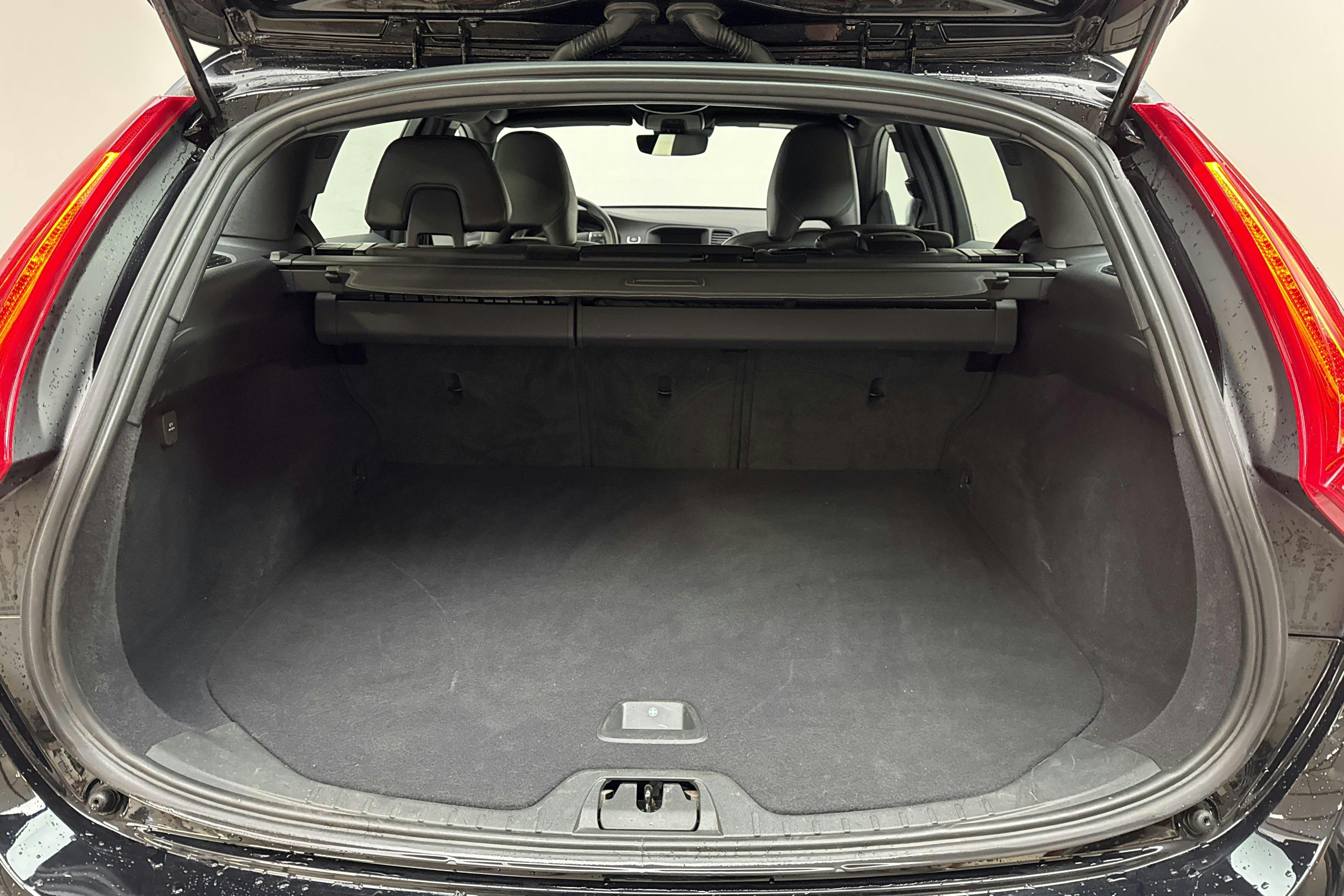 Volvo V60 T5 (245hk) - 92 440 km - Automatic - black - 2016