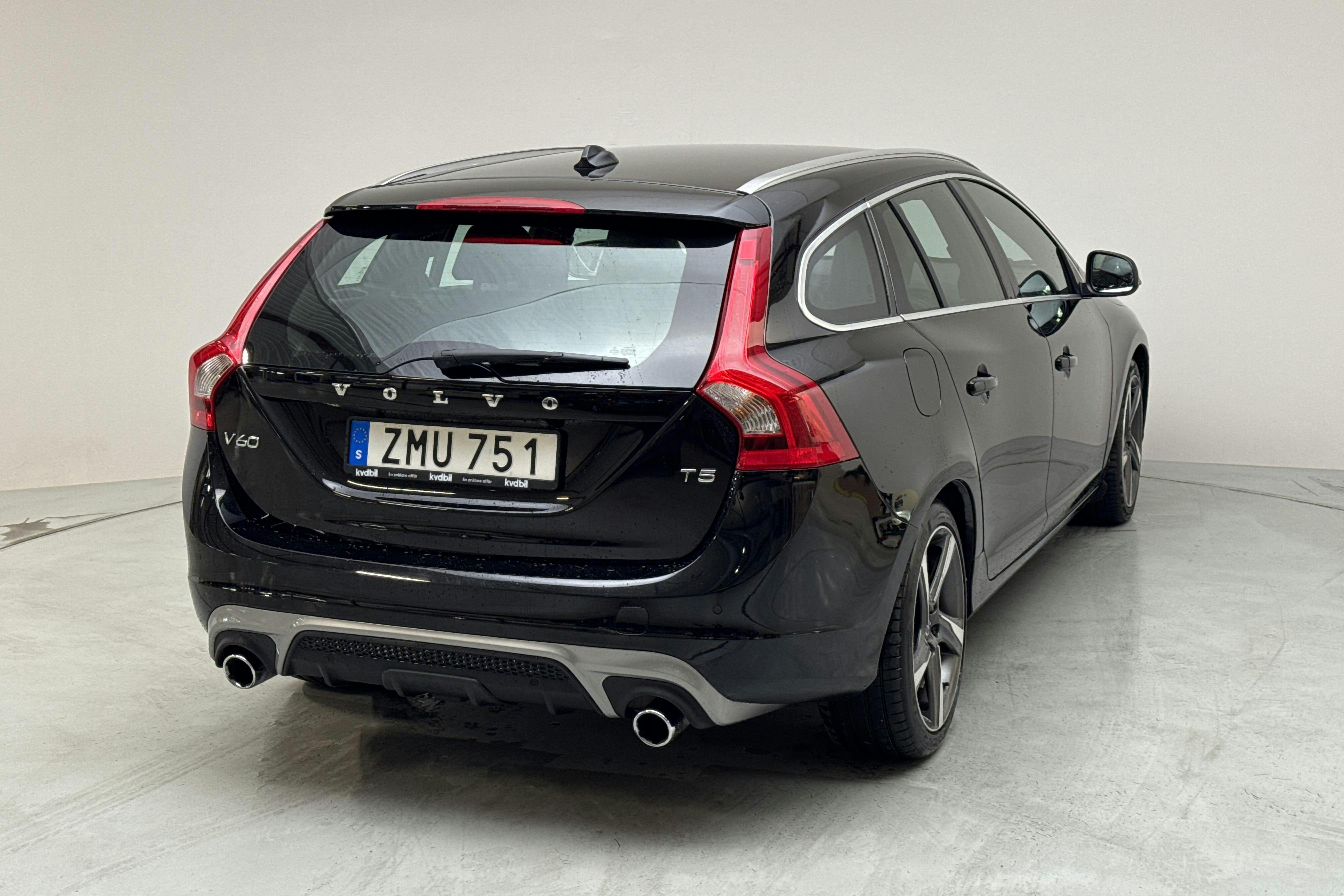 Volvo V60 T5 (245hk) - 92 440 km - Automatic - black - 2016
