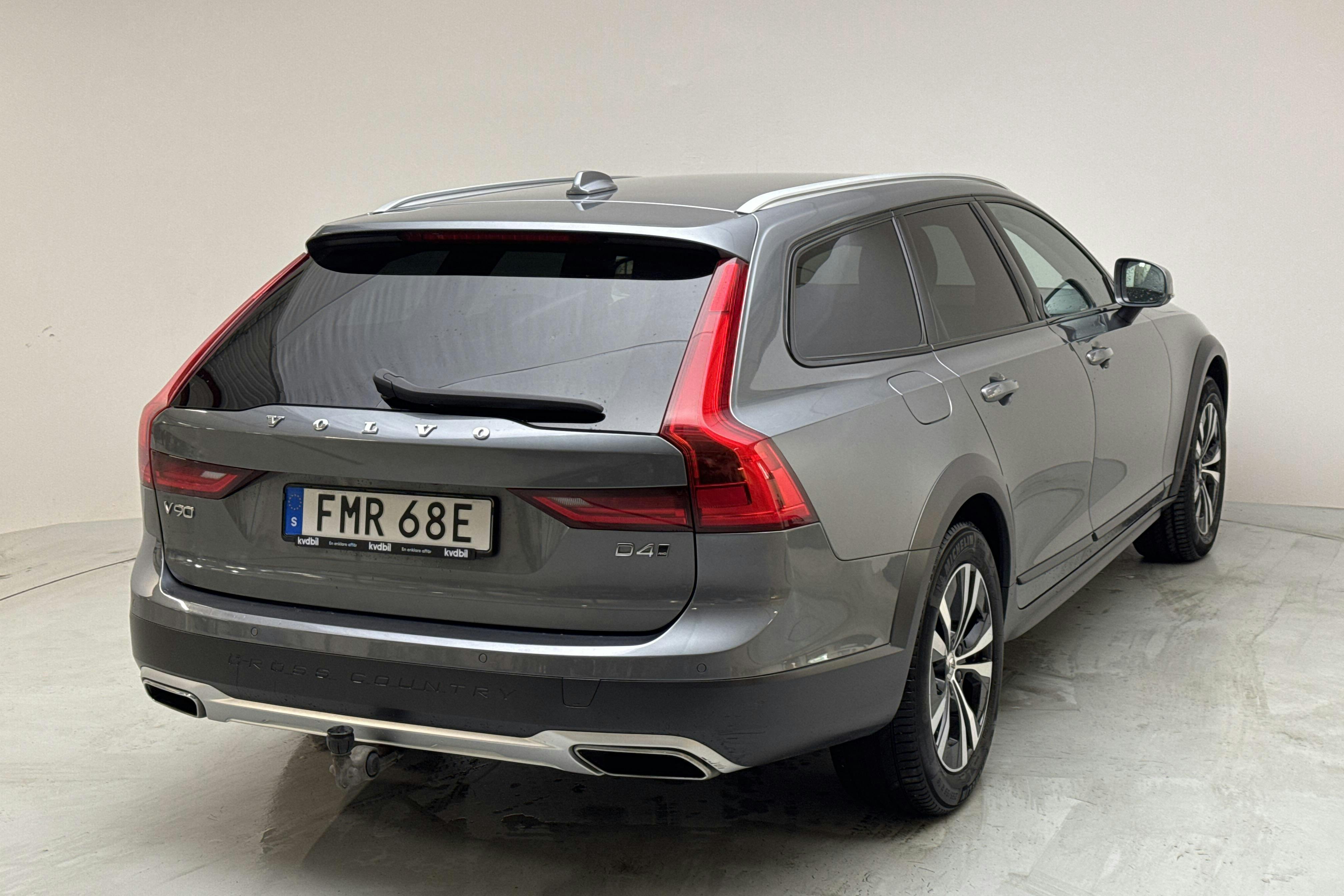 Volvo V90 D4 Cross Country AWD (190hk) - 115 970 km - Automatic - gray - 2020