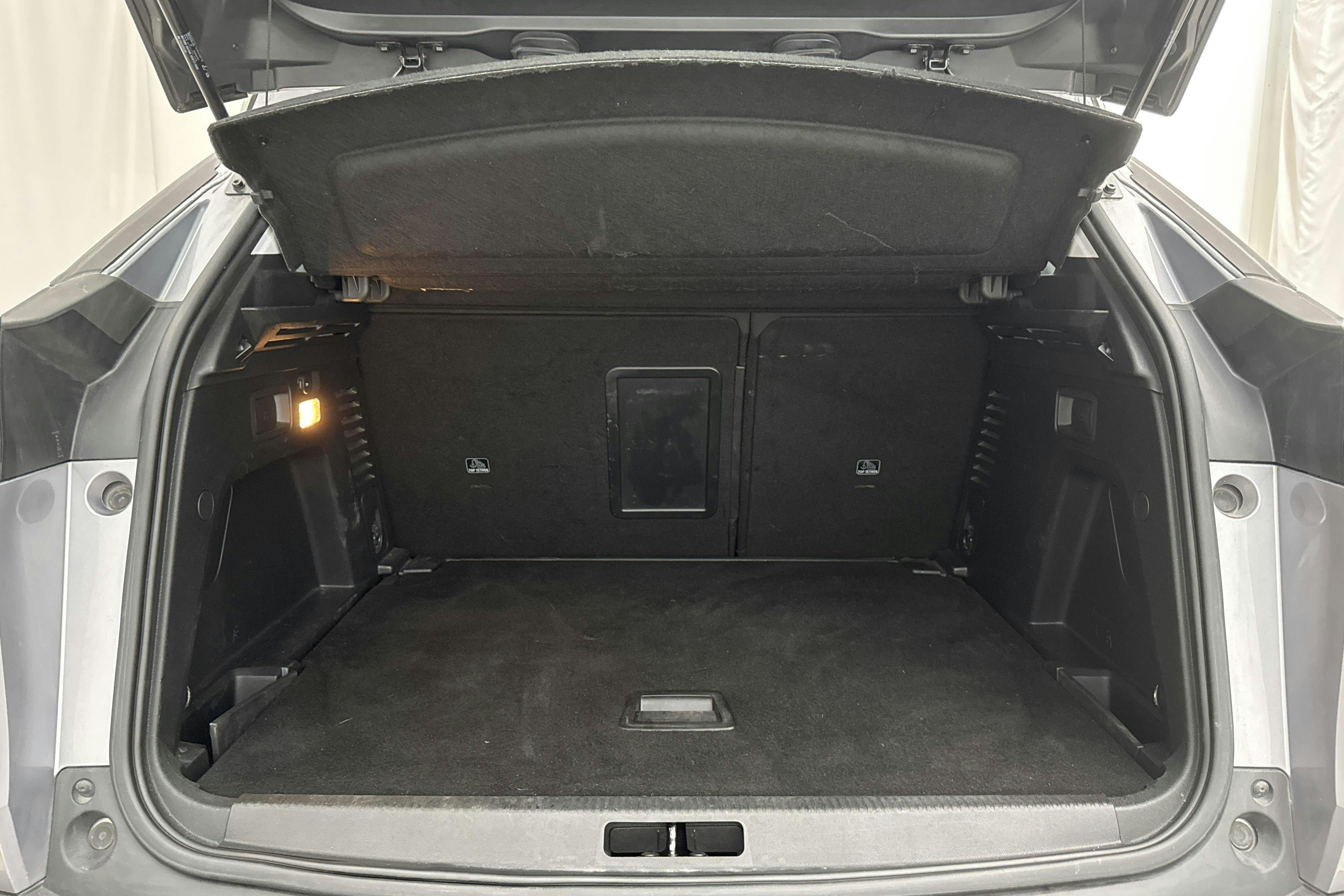 Peugeot 3008 1.2 PureTech (130hk) - 110 380 km - Automaatne - Light Grey - 2018