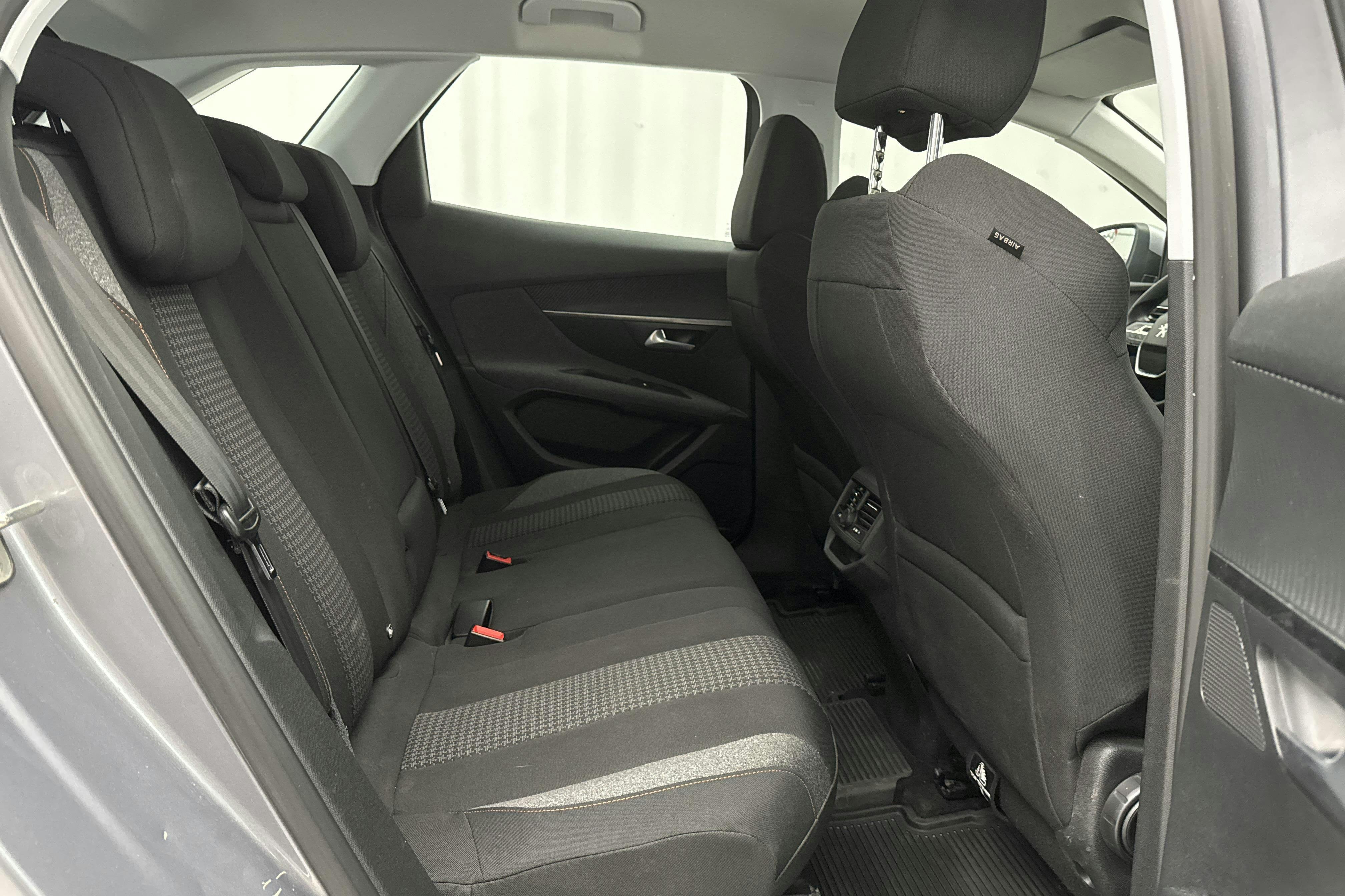 Peugeot 3008 1.2 PureTech (130hk) - 110 380 km - Automaatne - Light Grey - 2018