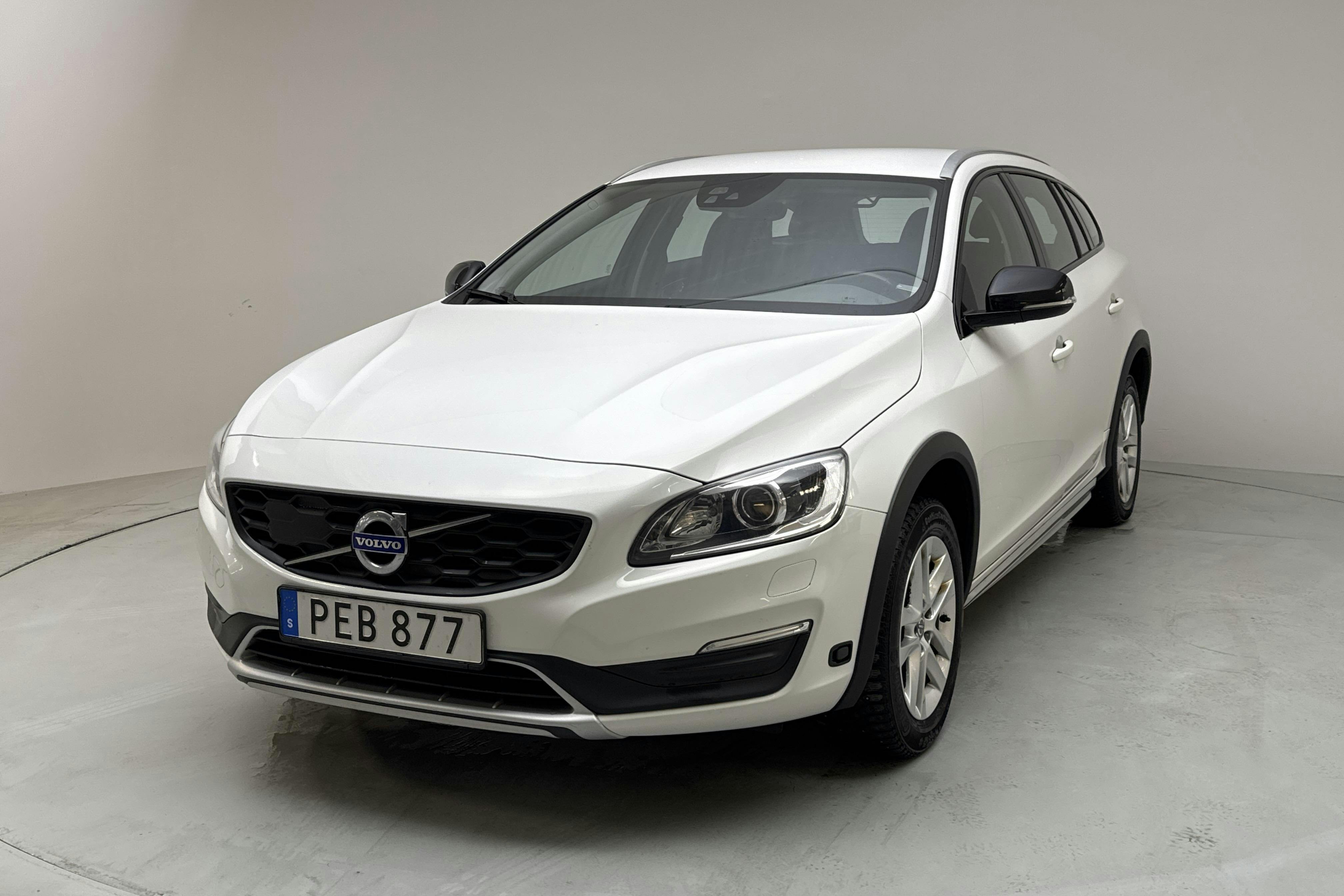 Volvo V60 D3 Cross Country (150hk) - 128 750 km - Automatyczna - biały - 2017