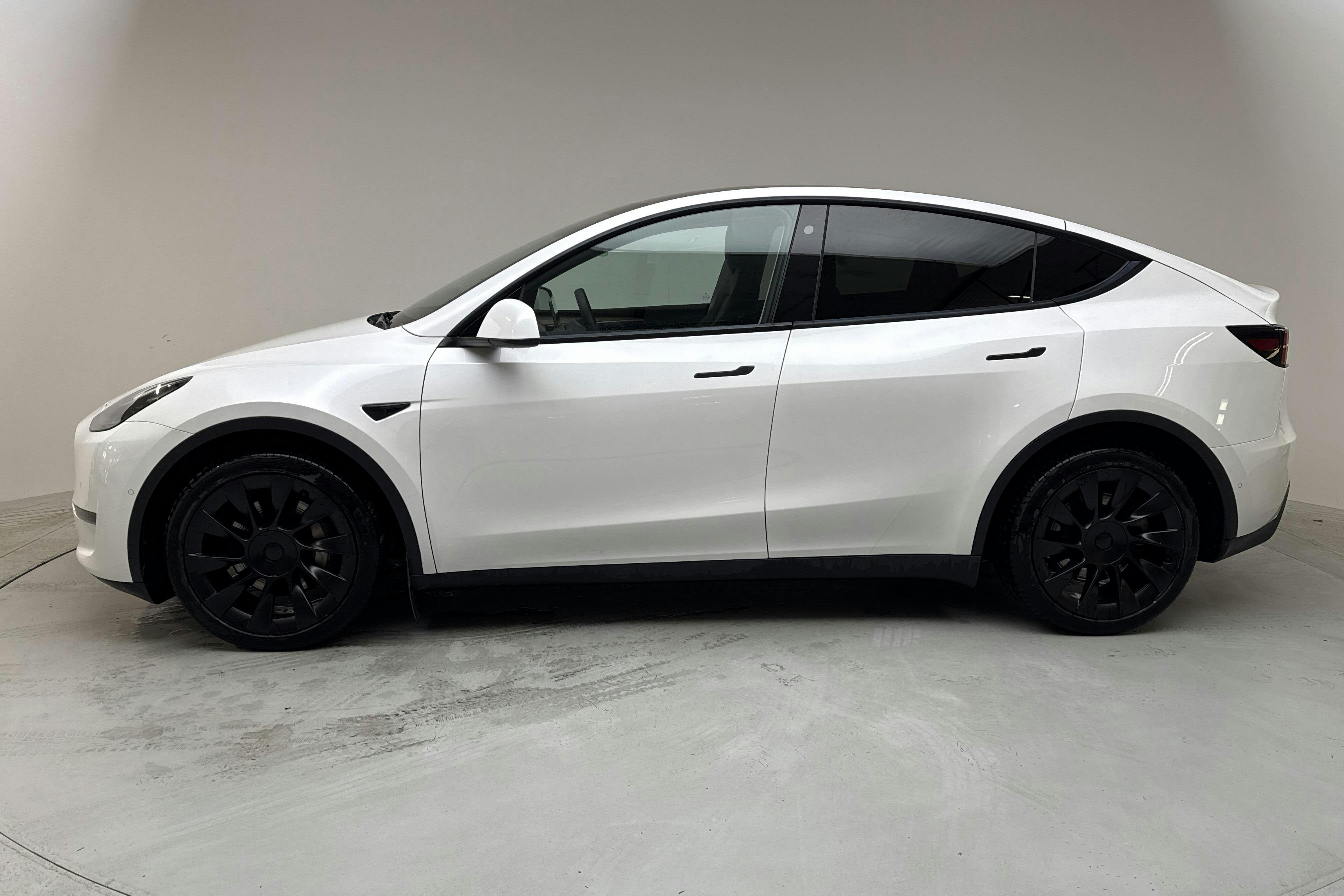Tesla Model Y Long Range Dual Motor AWD - 6 940 mil - Automat - vit - 2021